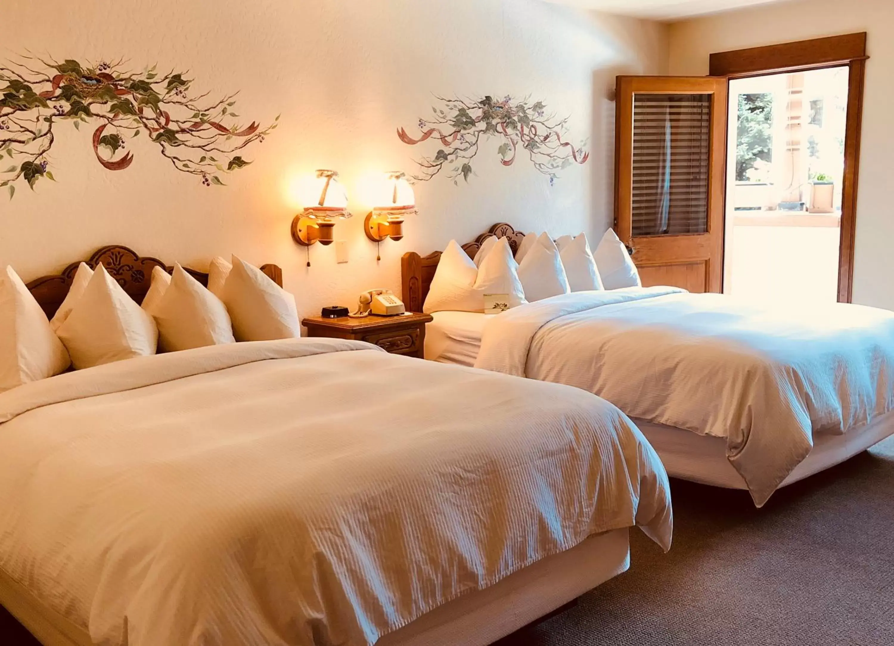 Mountain view, Bed in Enzian Inn