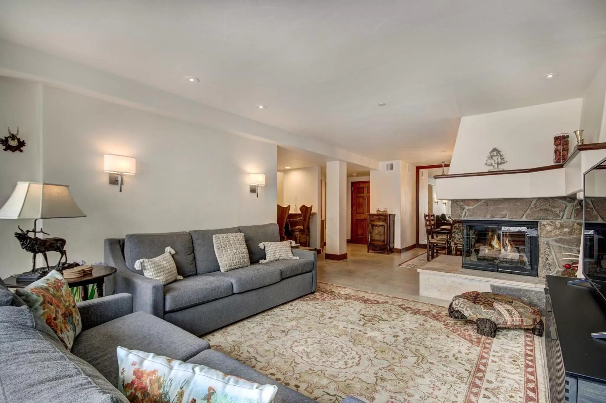 Living room in The Pines Lodge, a RockResort