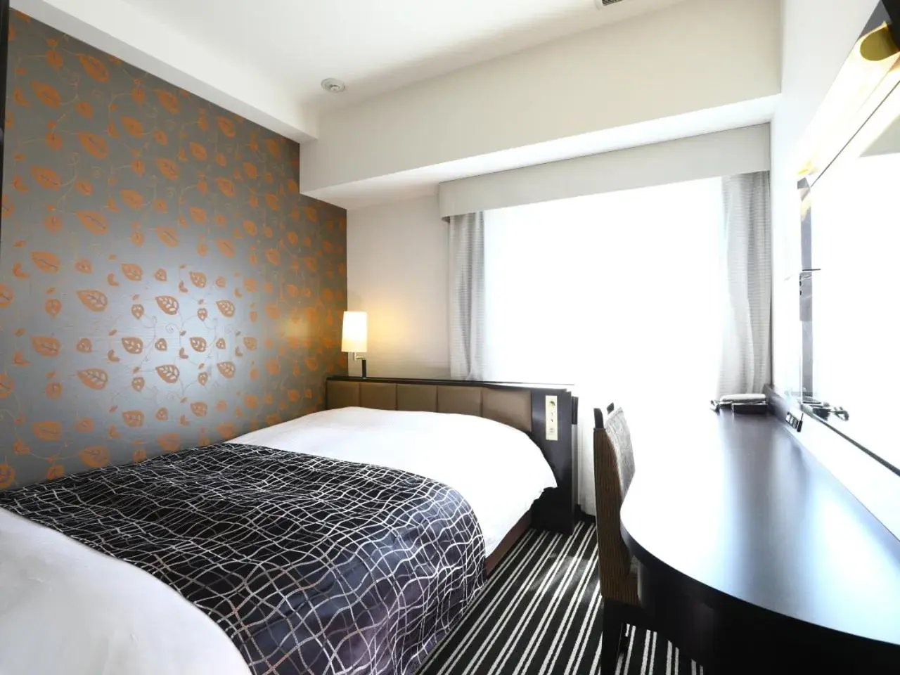 Photo of the whole room, Bed in APA Hotel Shimbashi Toranomon