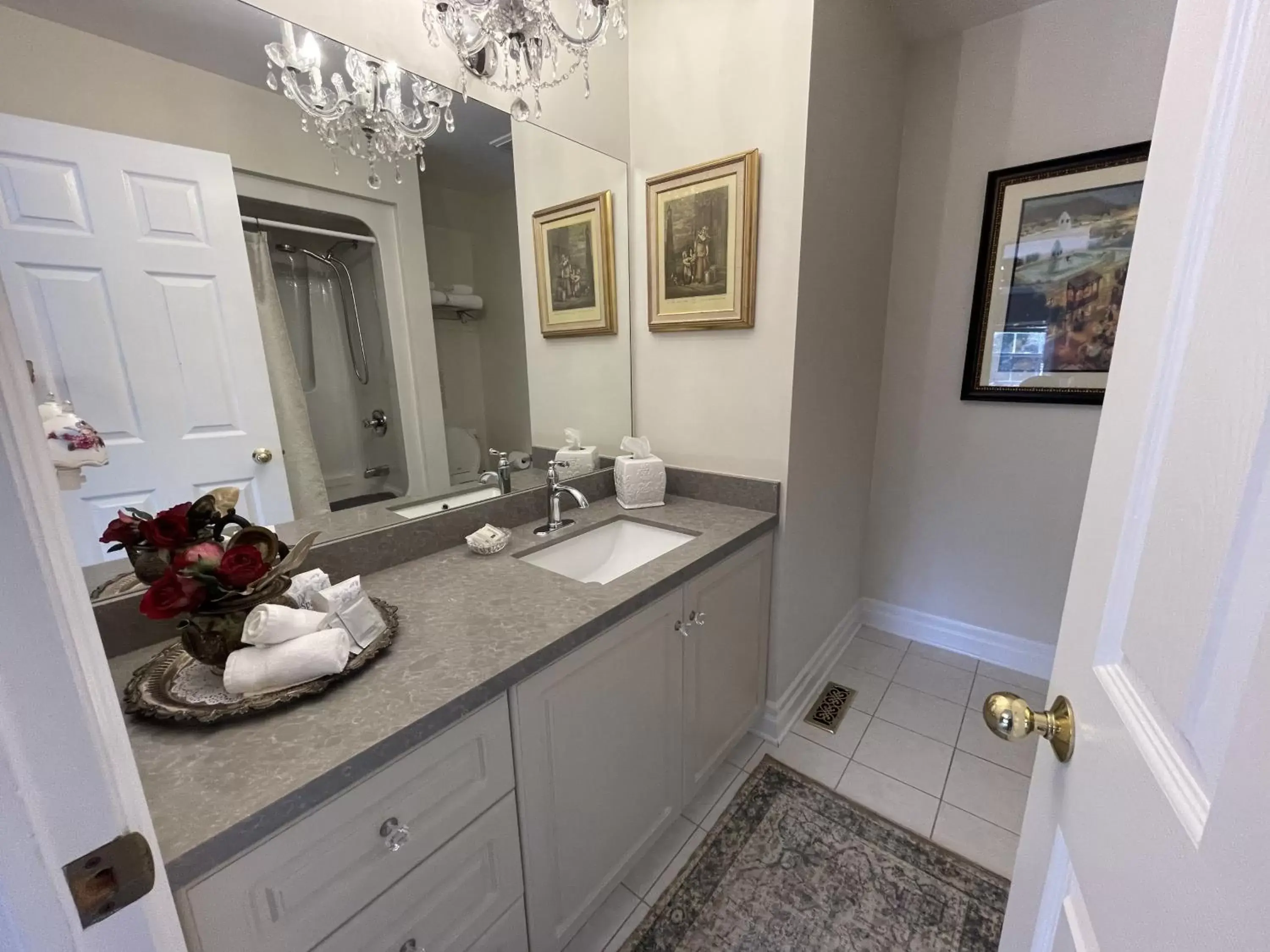 Kitchen/Kitchenette in Darlington House Bed and Breakfast