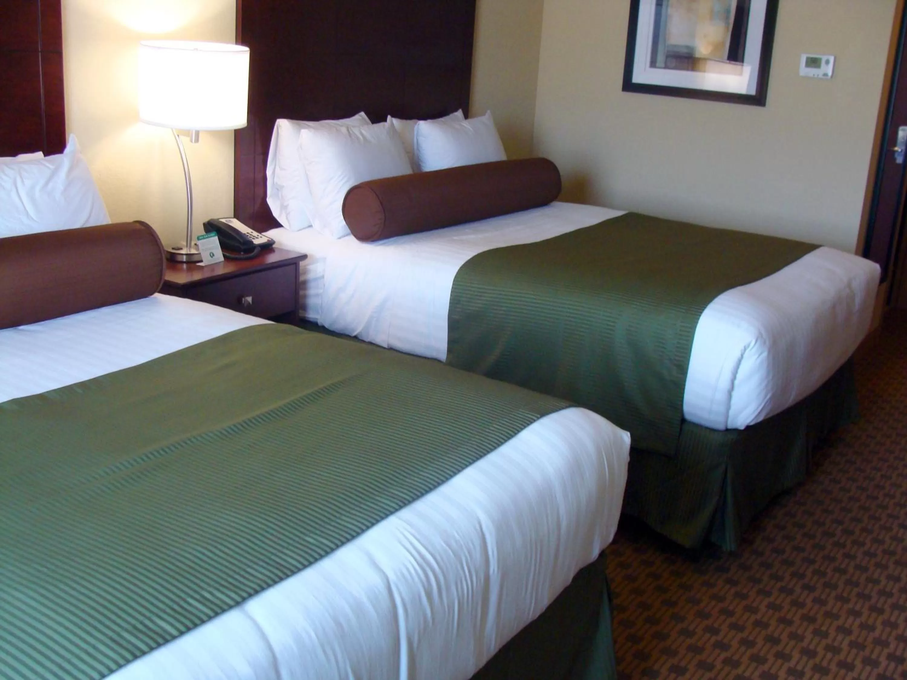 Bed in Cobblestone Hotel & Suites - Waynesboro