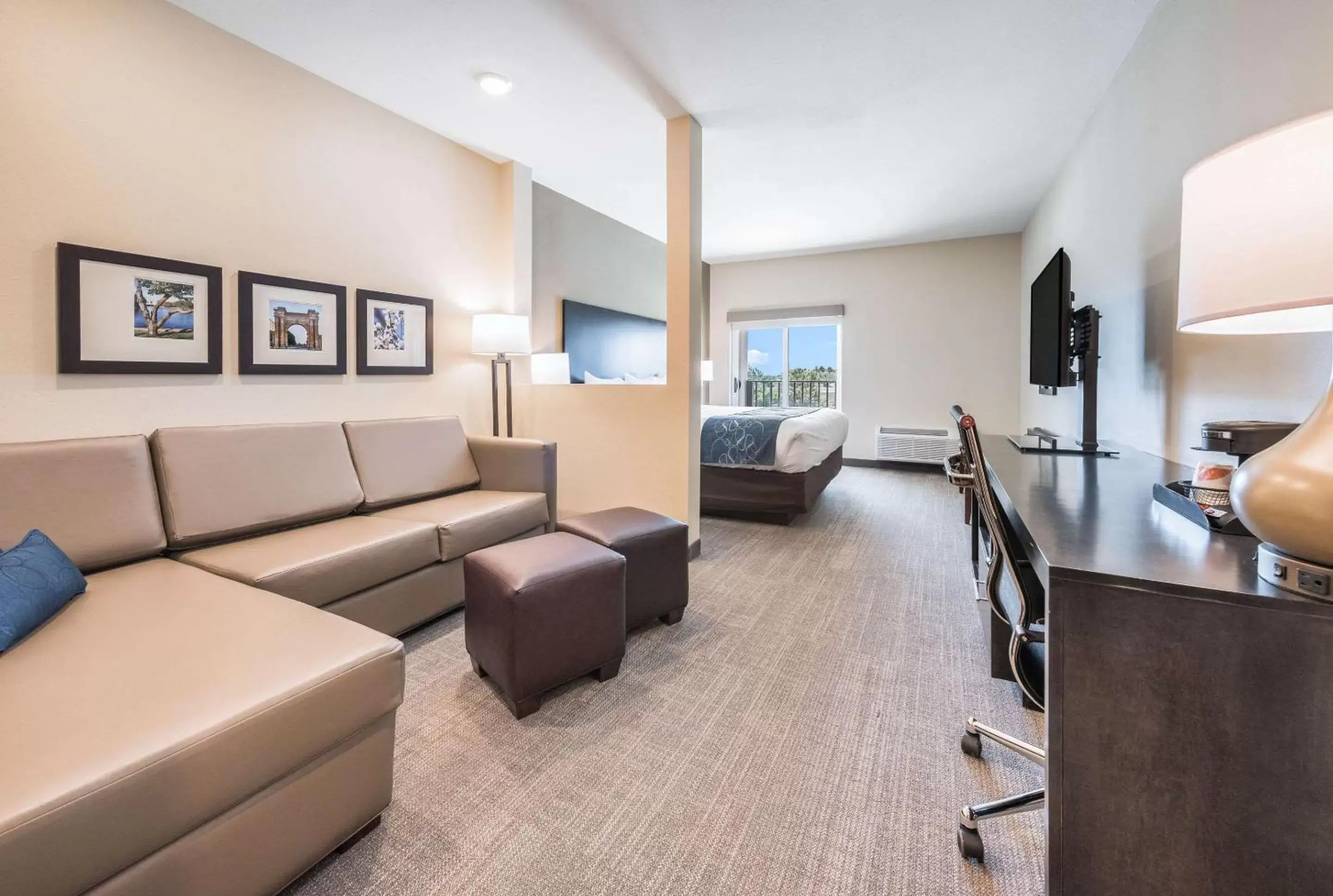 Photo of the whole room, Seating Area in Comfort Suites Marysville Columbus - Northwest