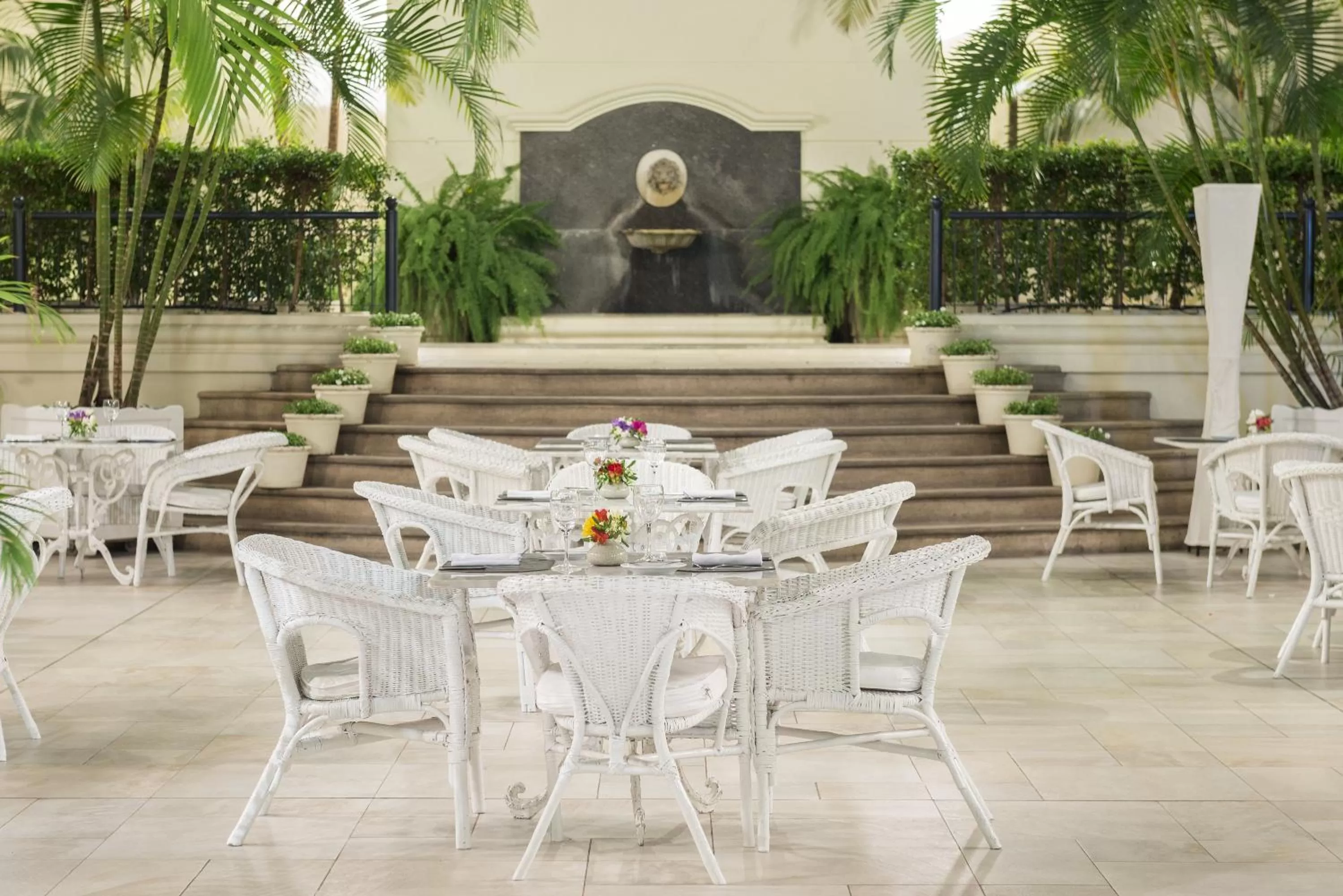 Restaurant/places to eat in Loi Suites Recoleta Hotel