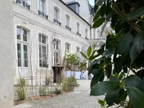 Property building, Facade/Entrance in Hôtel Loysel le Gaucher