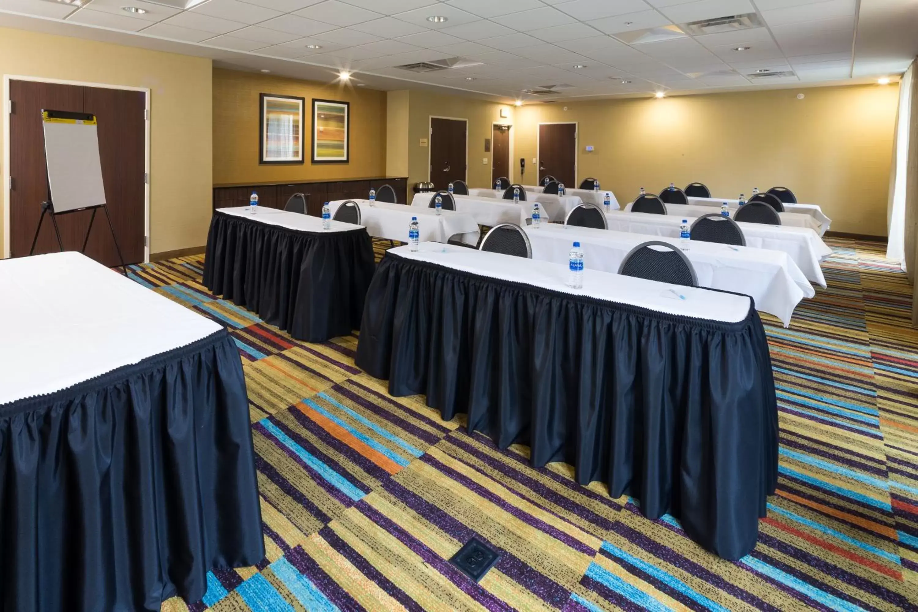 Meeting/conference room in Fairfield Inn & Suites by Marriott Detroit Chesterfield