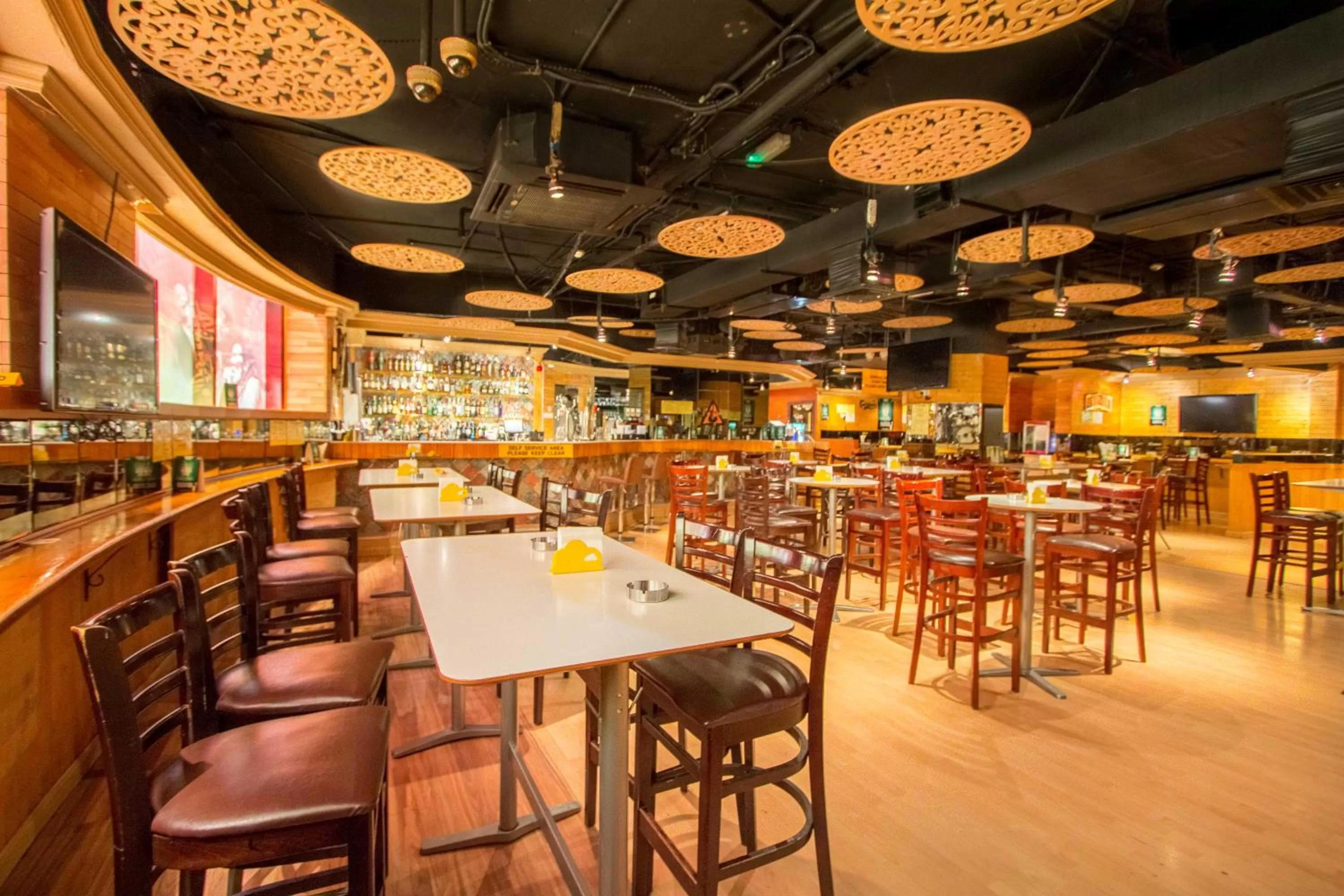 Lounge or bar in Horizon Manor Hotel