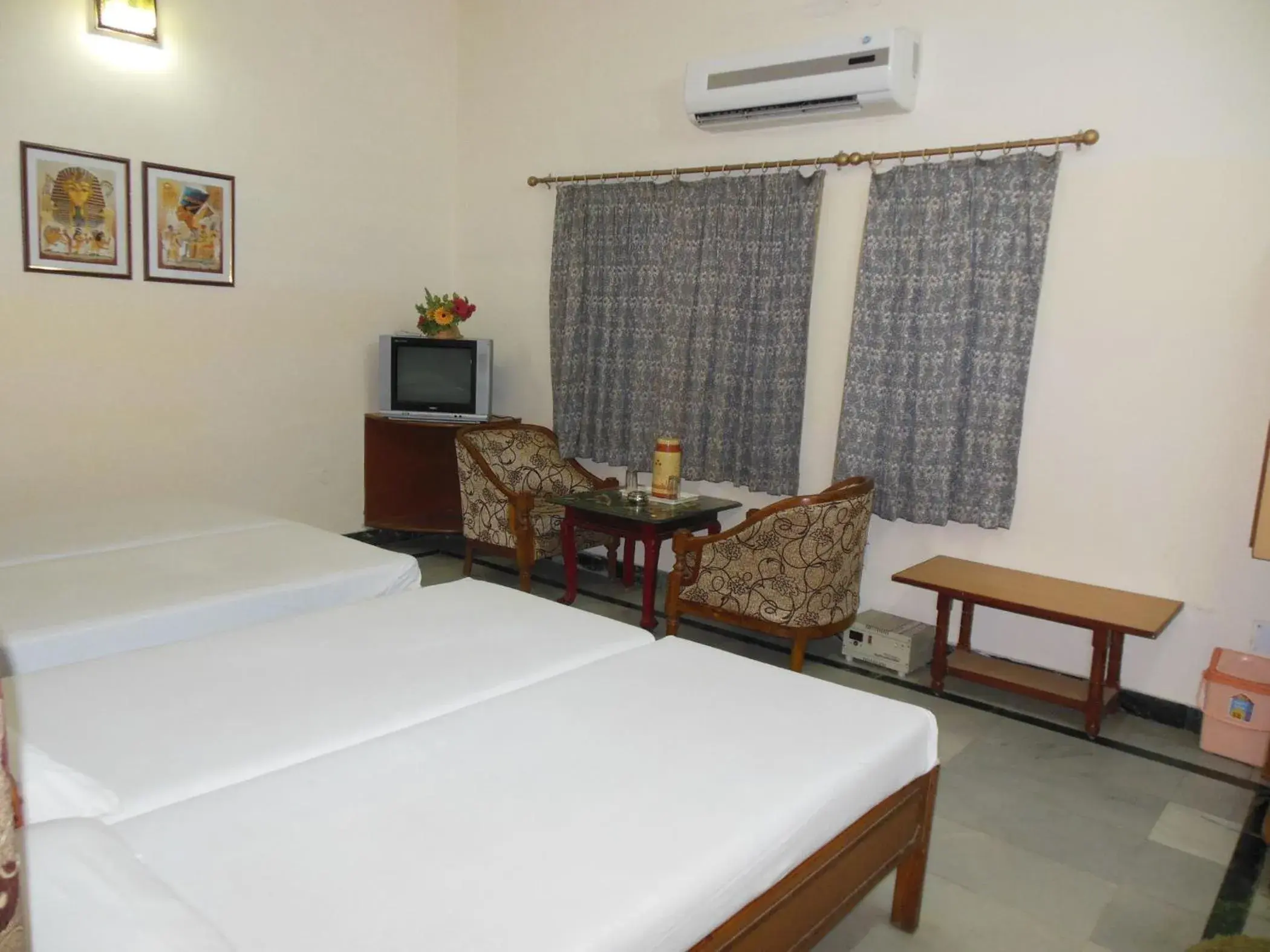 Photo of the whole room, Bed in Hotel Taj Plaza, VIP Road, Agra