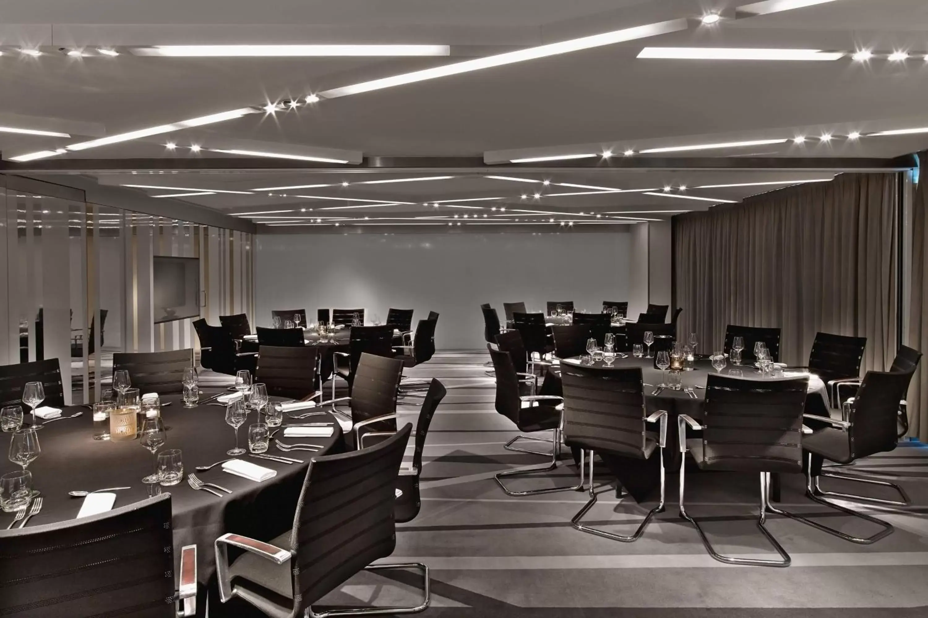 Meeting/conference room, Restaurant/Places to Eat in W London