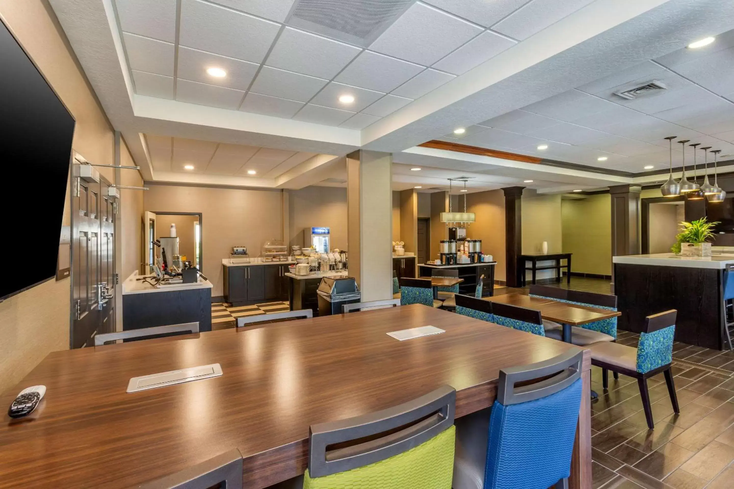 Restaurant/Places to Eat in Comfort Inn & Suites Logan Near University