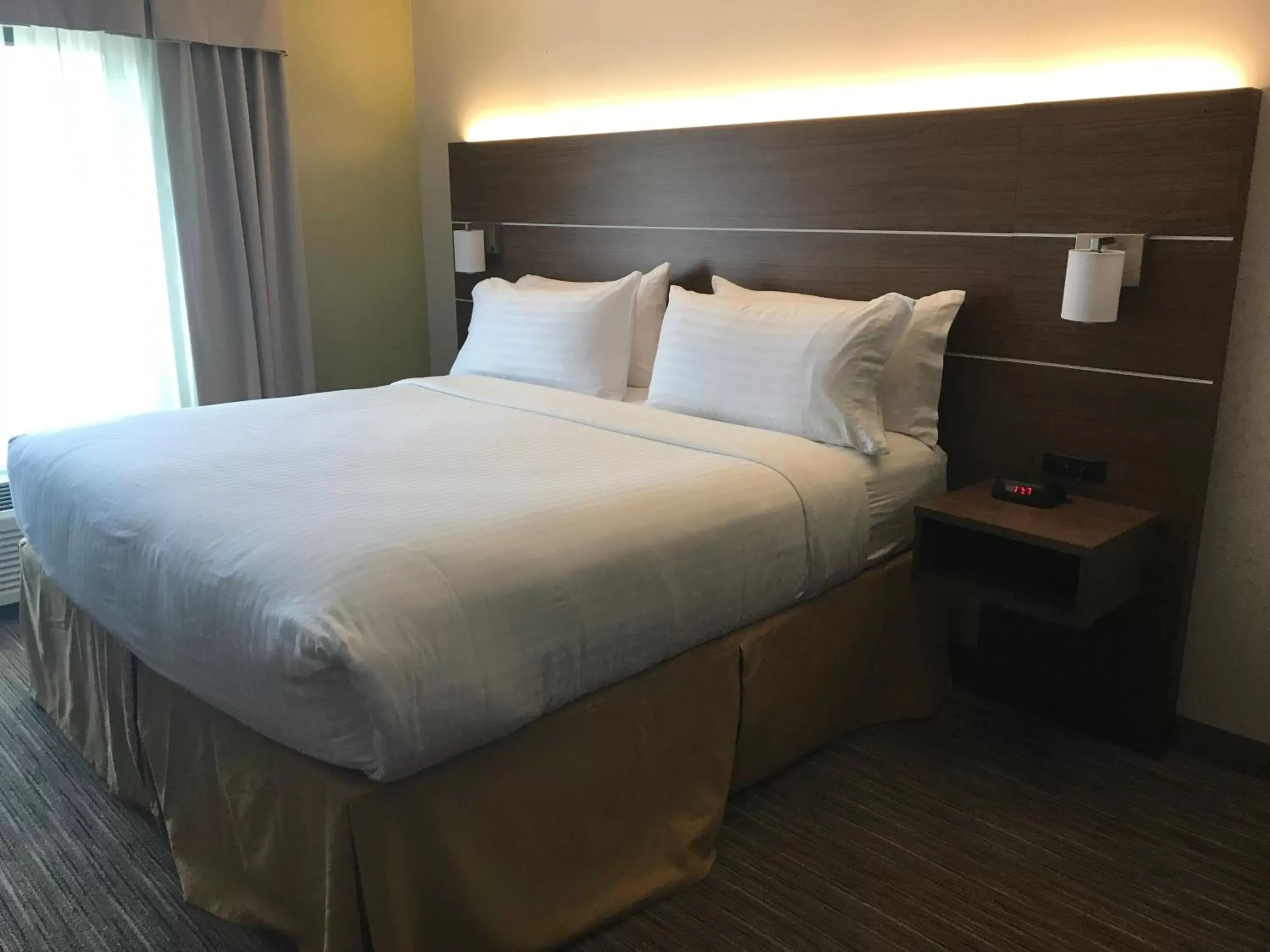 Bed in Holiday Inn Express Hotel & Suites Louisville East, an IHG Hotel