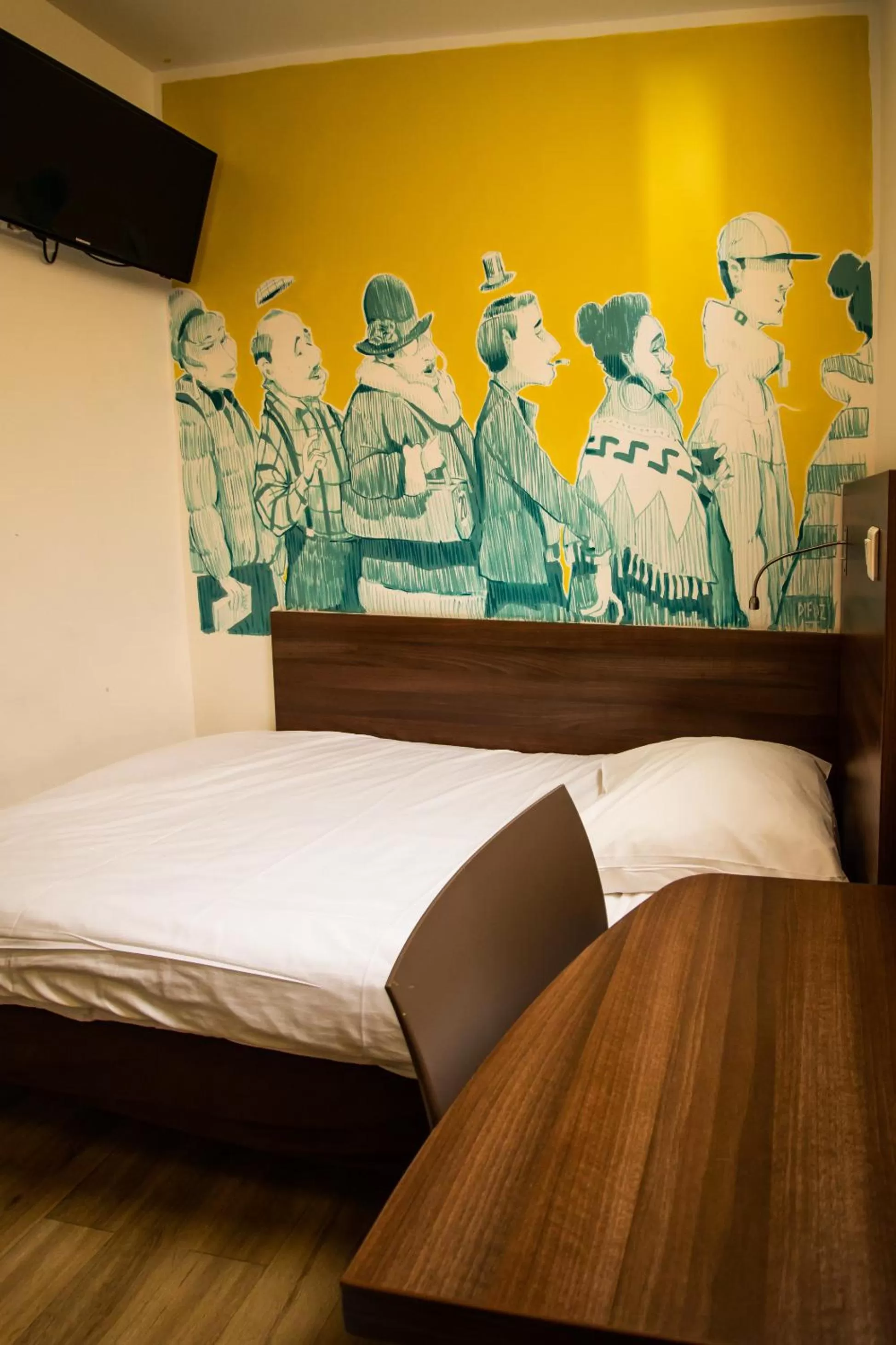 Photo of the whole room, Bed in Hôtel le Pastel