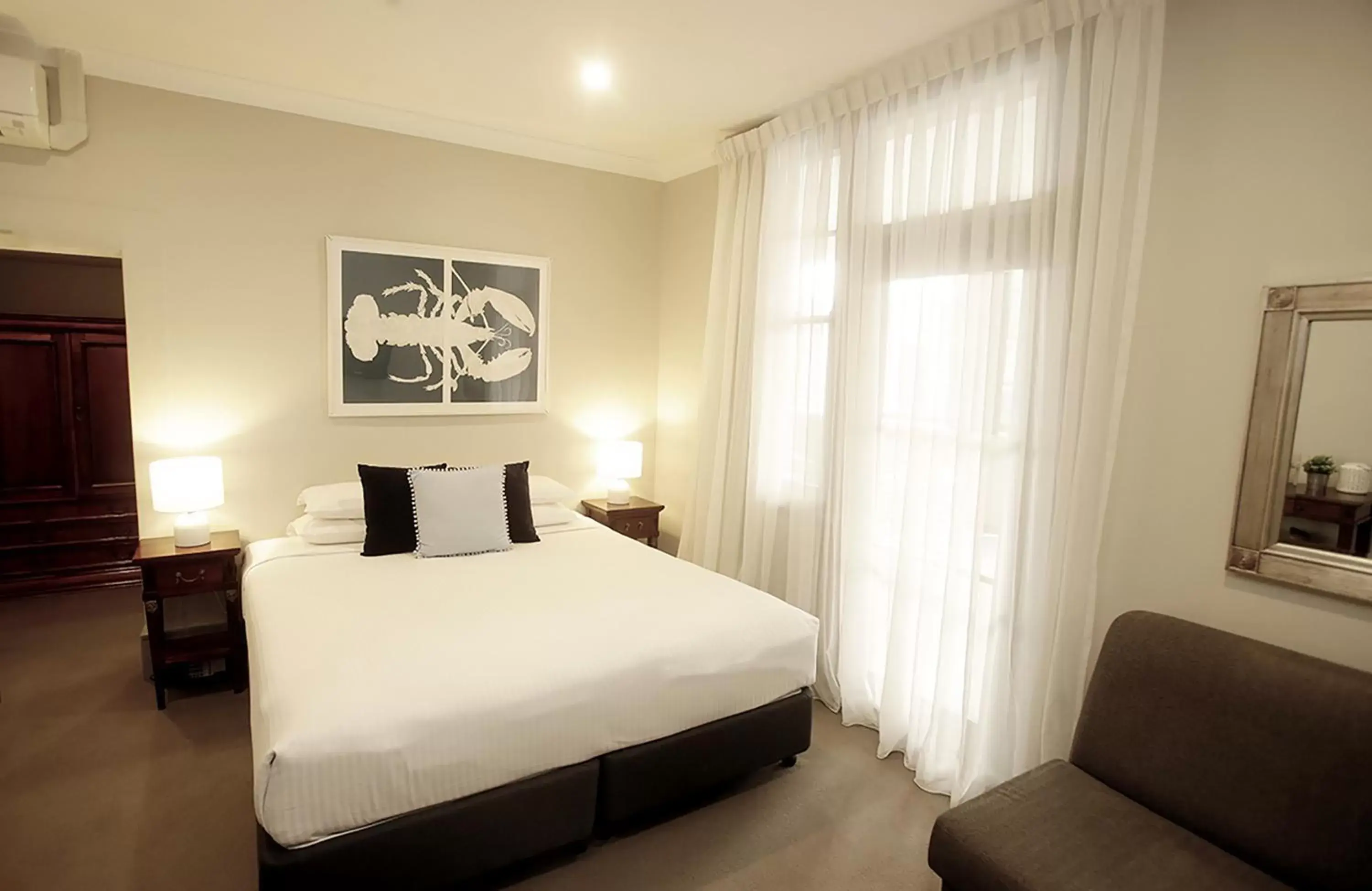 Bedroom, Bed in Hotel Bondi