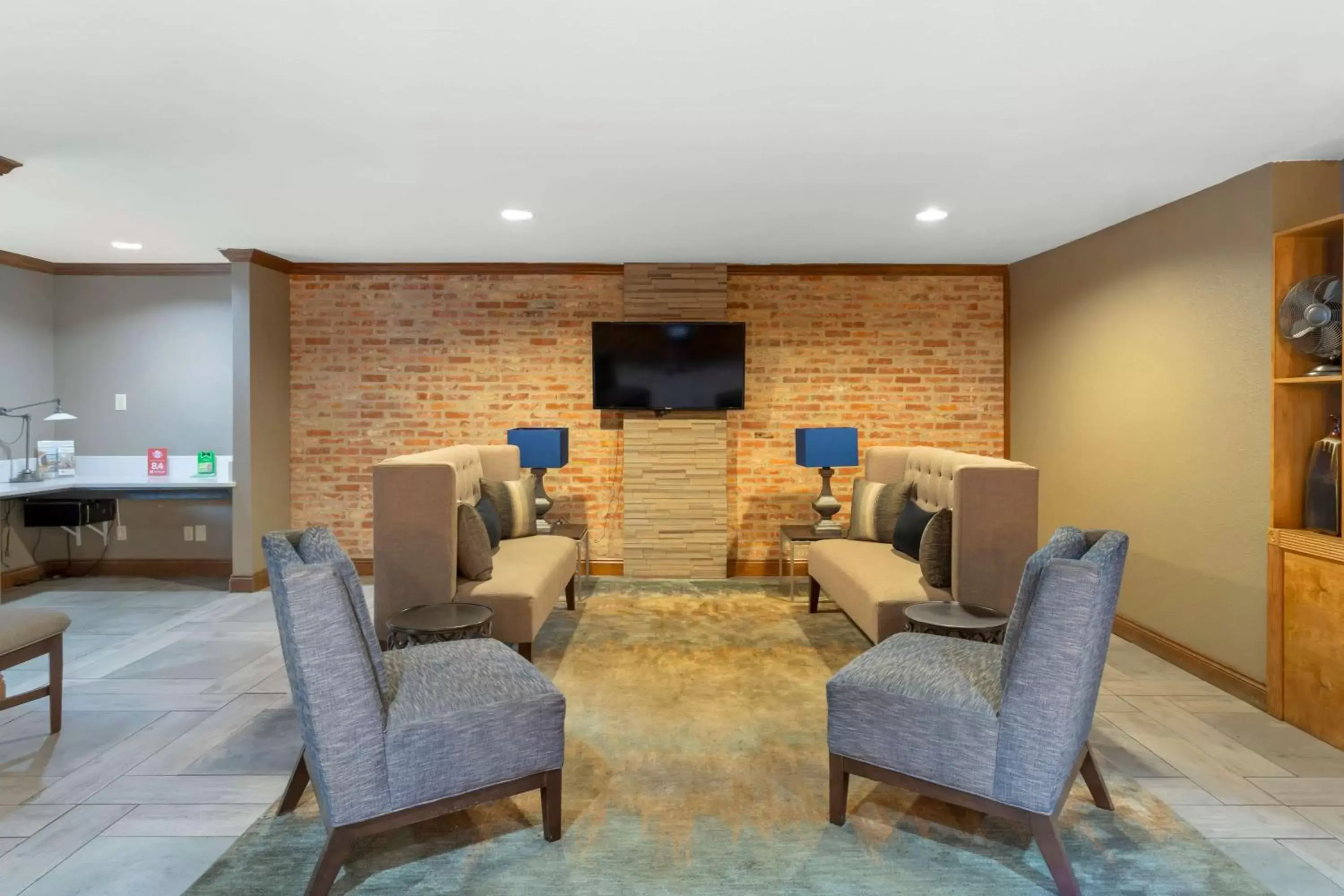 Lobby or reception, Seating Area in Best Western Natchitoches Inn