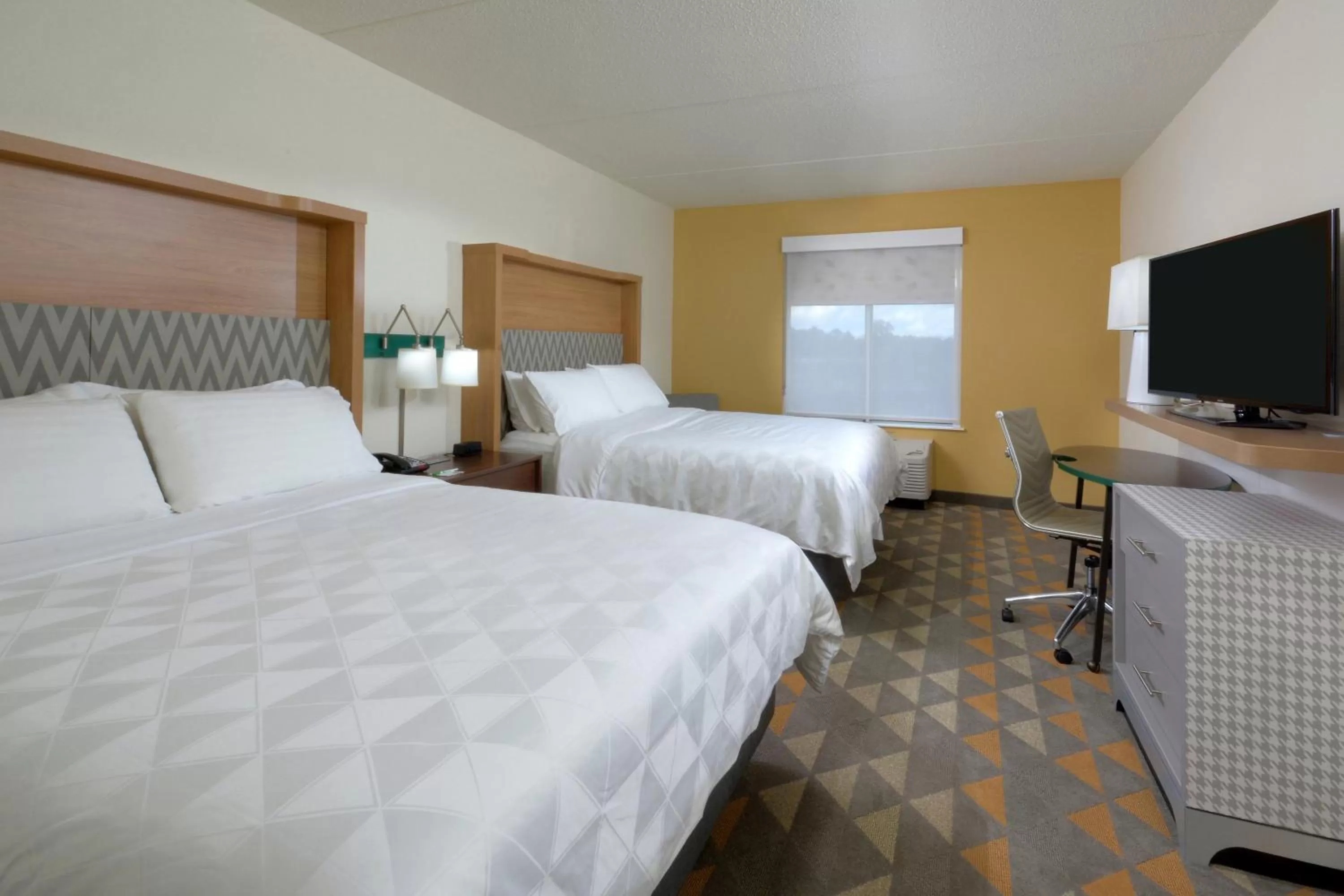 Photo of the whole room, Bed in Holiday Inn Raleigh Durham Airport by IHG