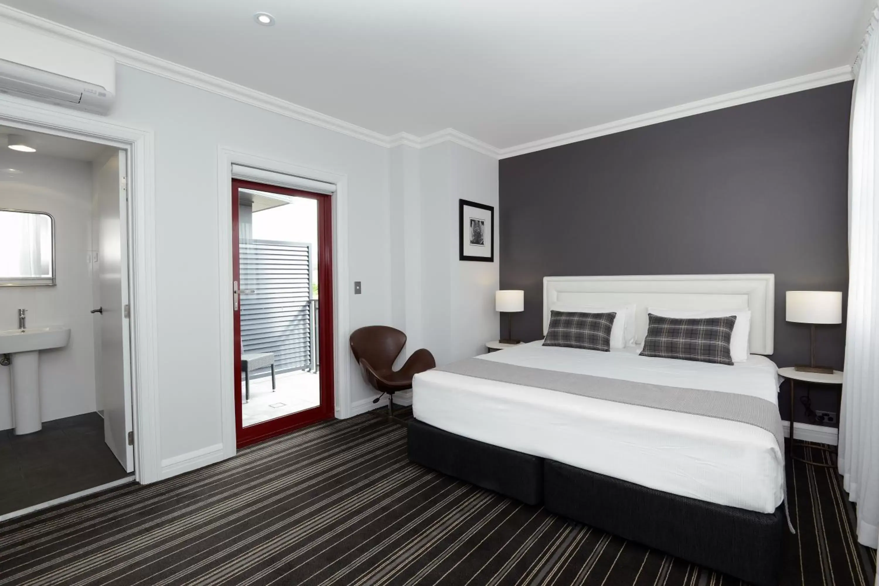 Photo of the whole room, Bed in Perouse Randwick by Sydney Lodges