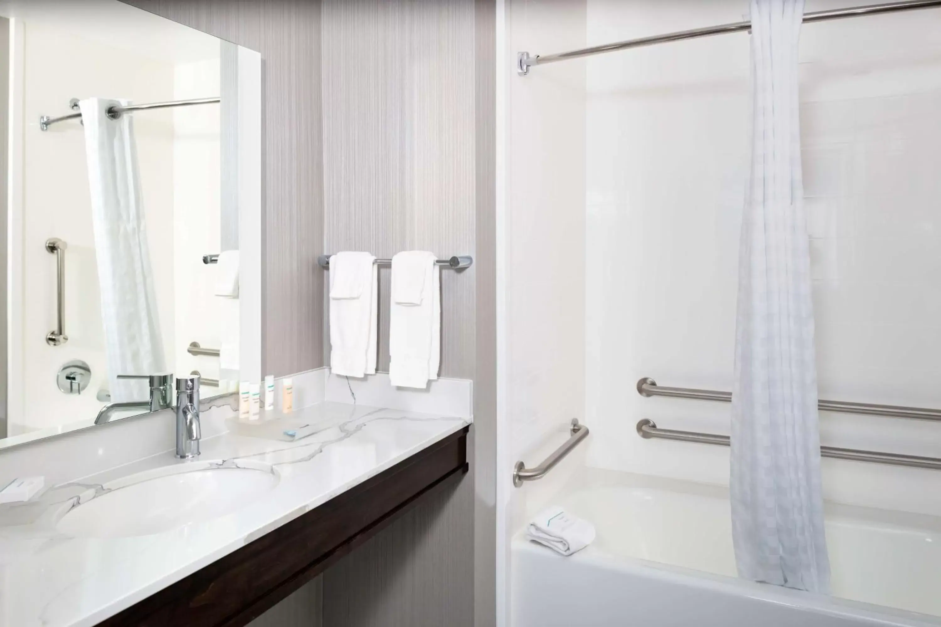 Bathroom in Homewood Suites by Hilton Phoenix Airport South