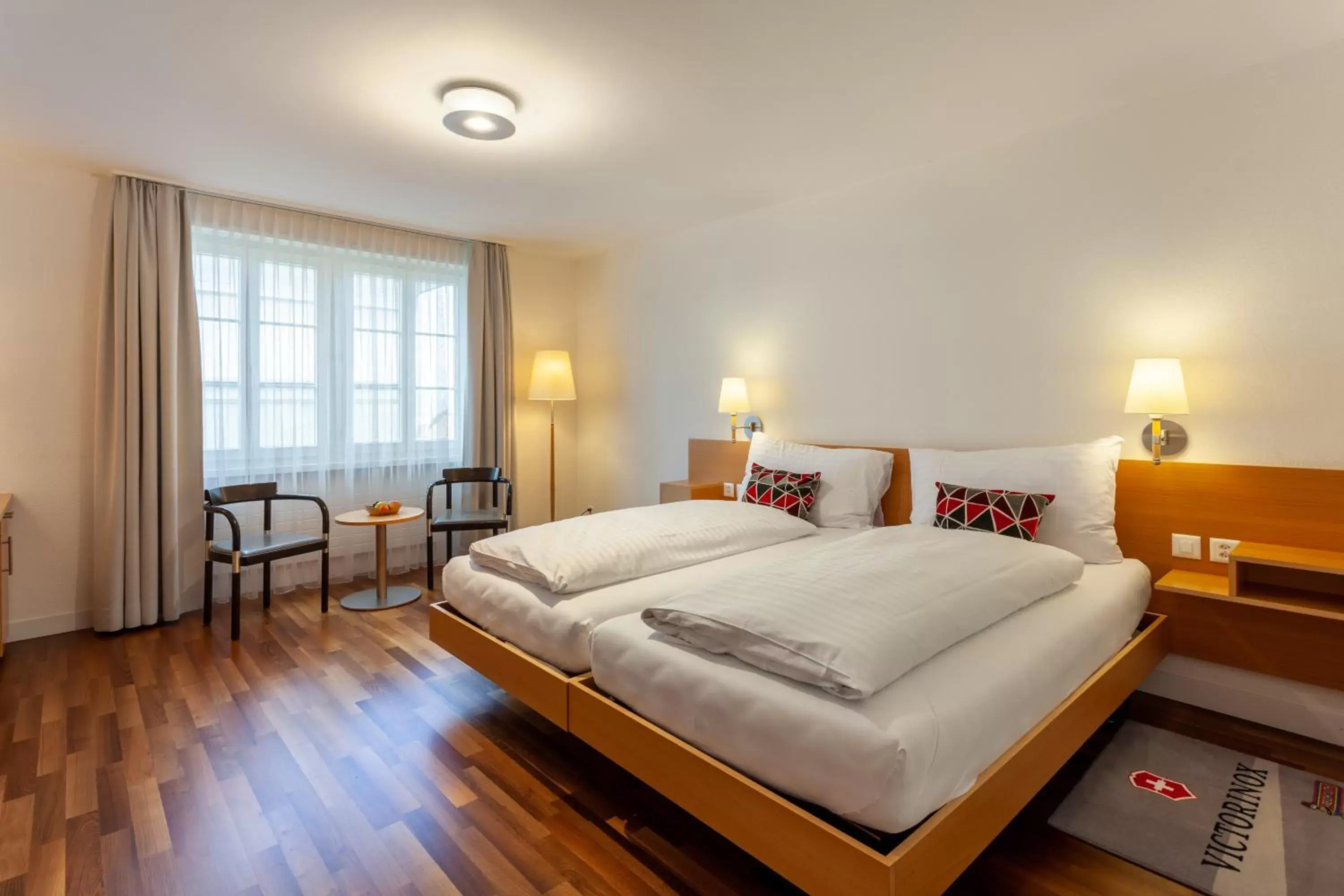 Bed in Wysses Rössli Swiss Quality Hotel