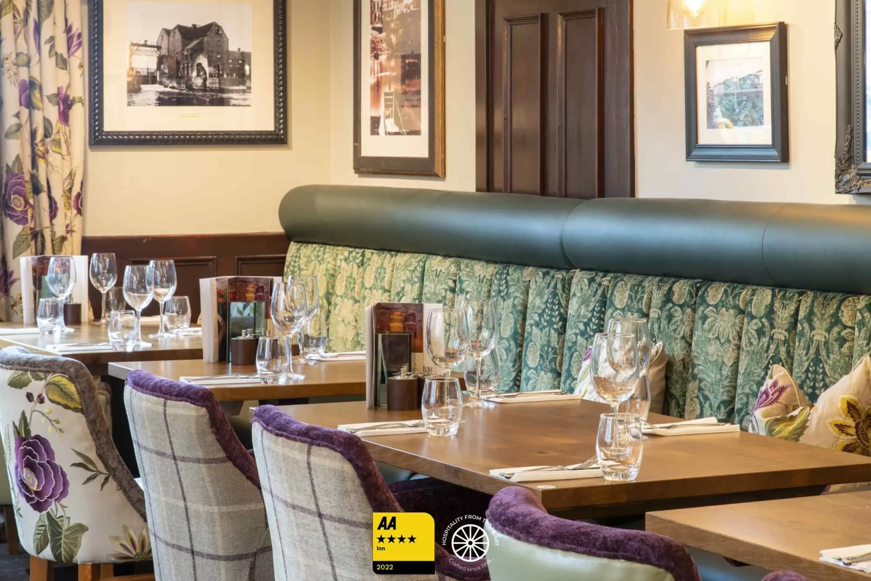 Lounge or bar, Restaurant/Places to Eat in The Tudor House Hotel, Tewkesbury, Gloucestershire