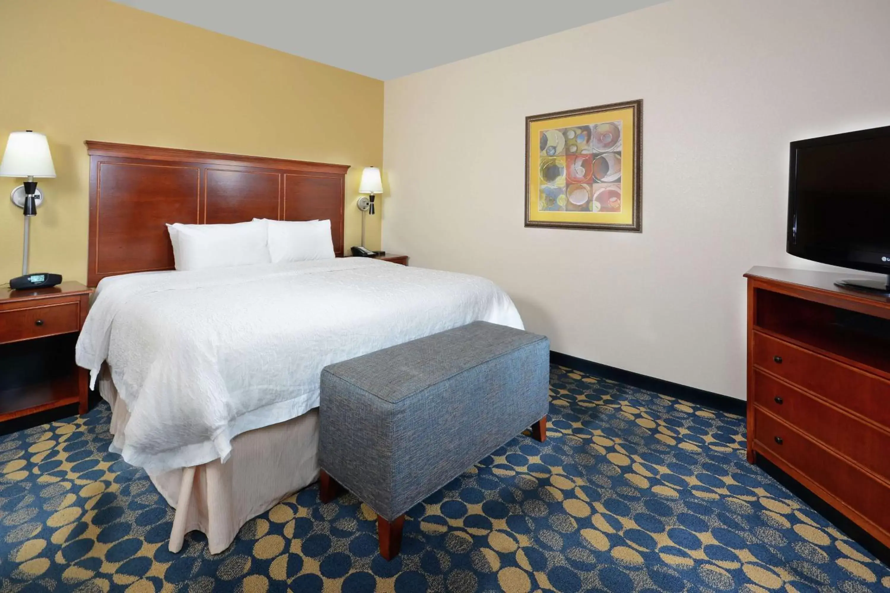 Bedroom, Bed in Hampton Inn & Suites Huntersville