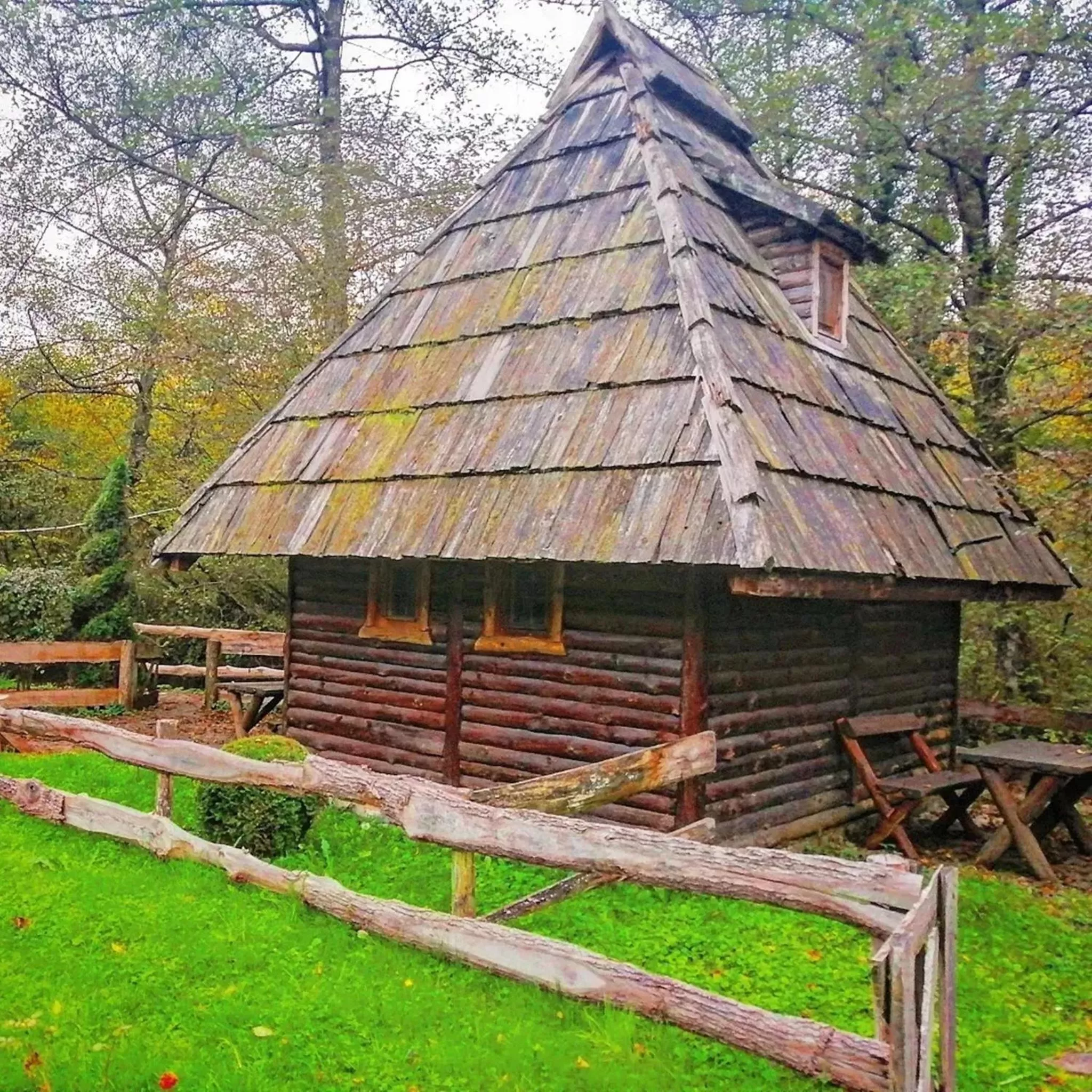 Property building in Kraljevsko selo Kotromanićevo