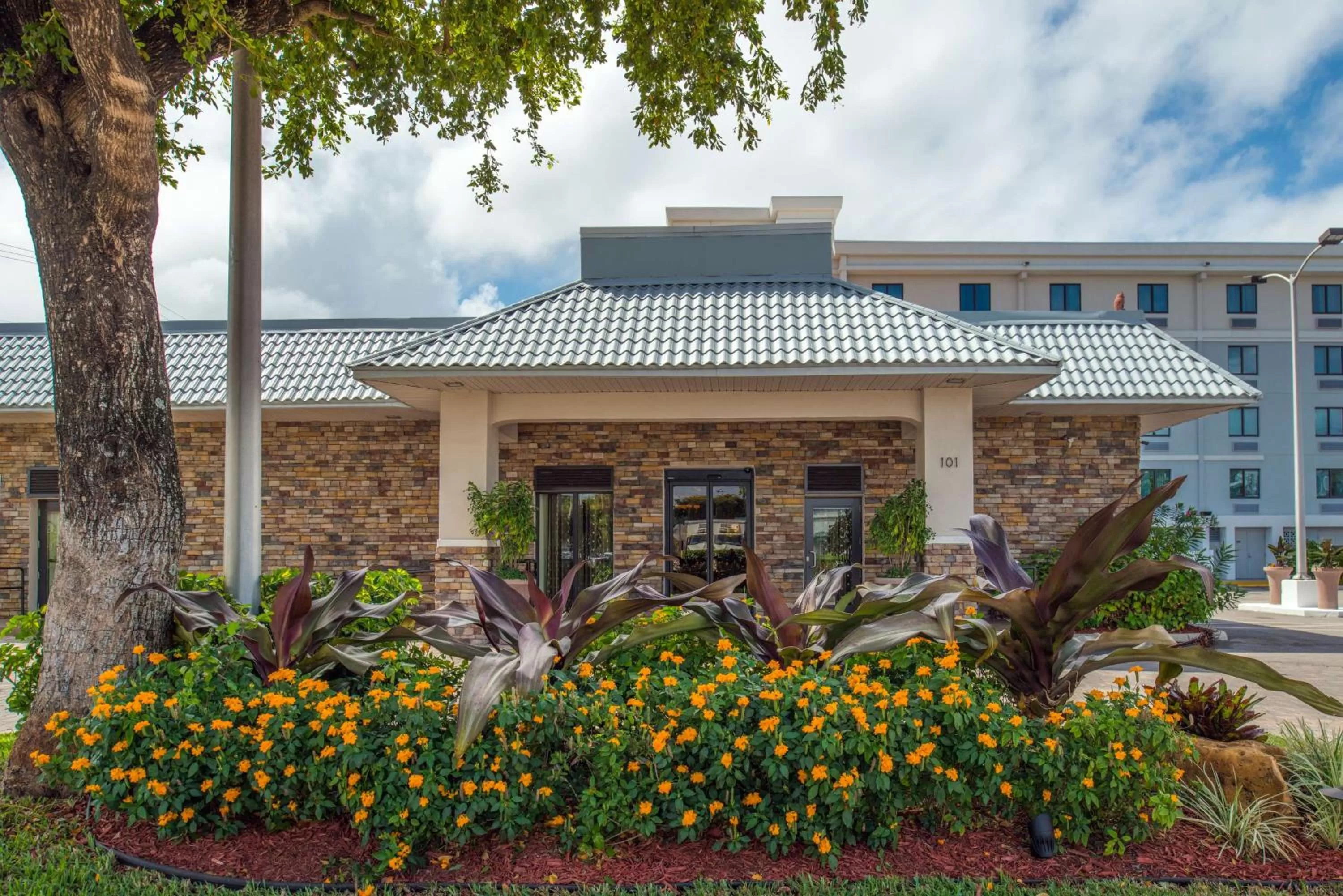 Property building in Best Western Plus Hollywood/Aventura