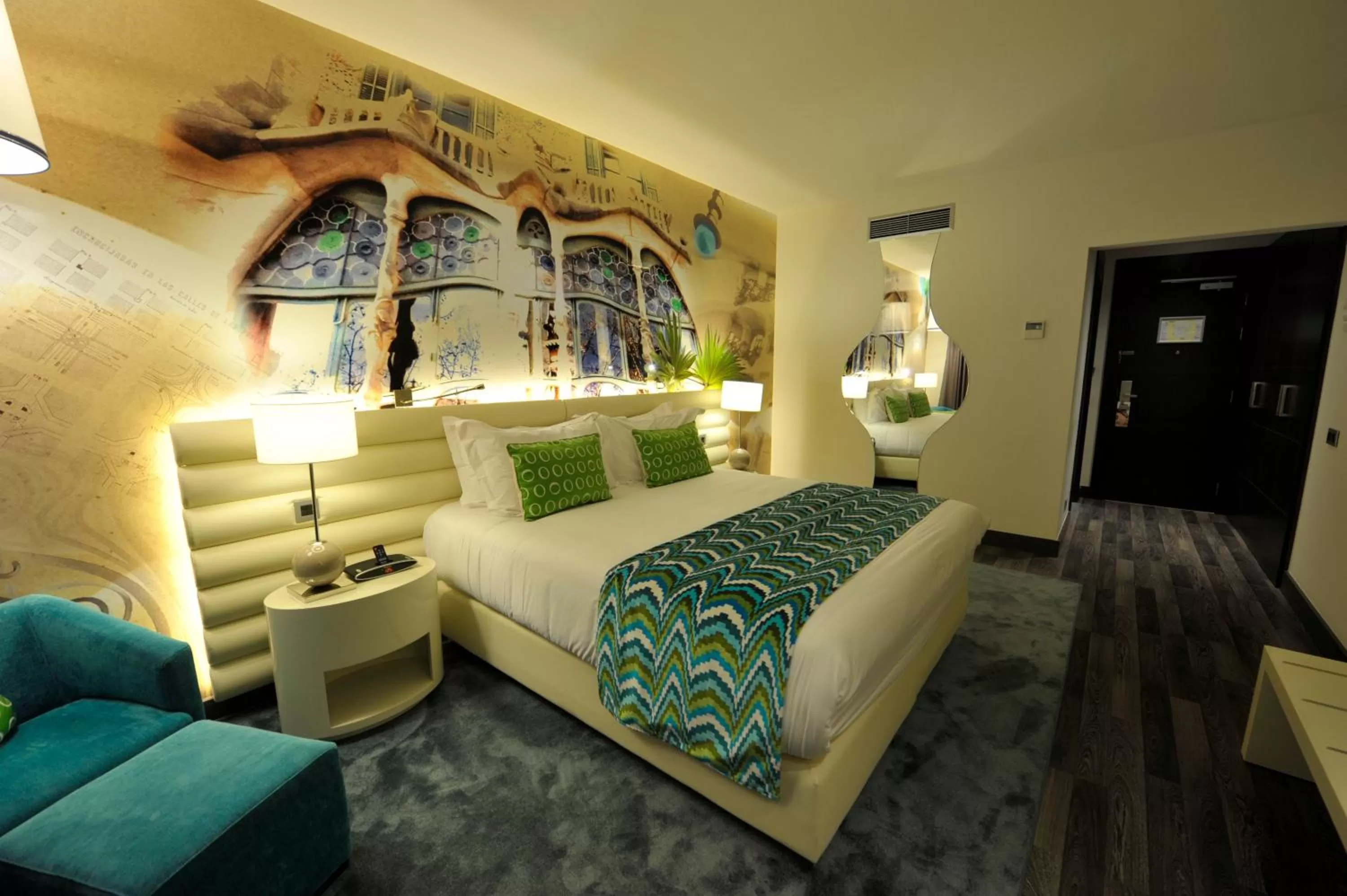 Photo of the whole room, Bed in Hotel Indigo Barcelona - Plaza Catalunya 4Sup by IHG