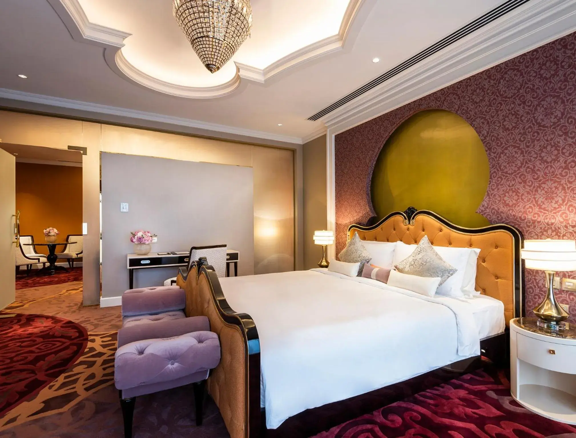 Bed in Ezdan Palace Hotel