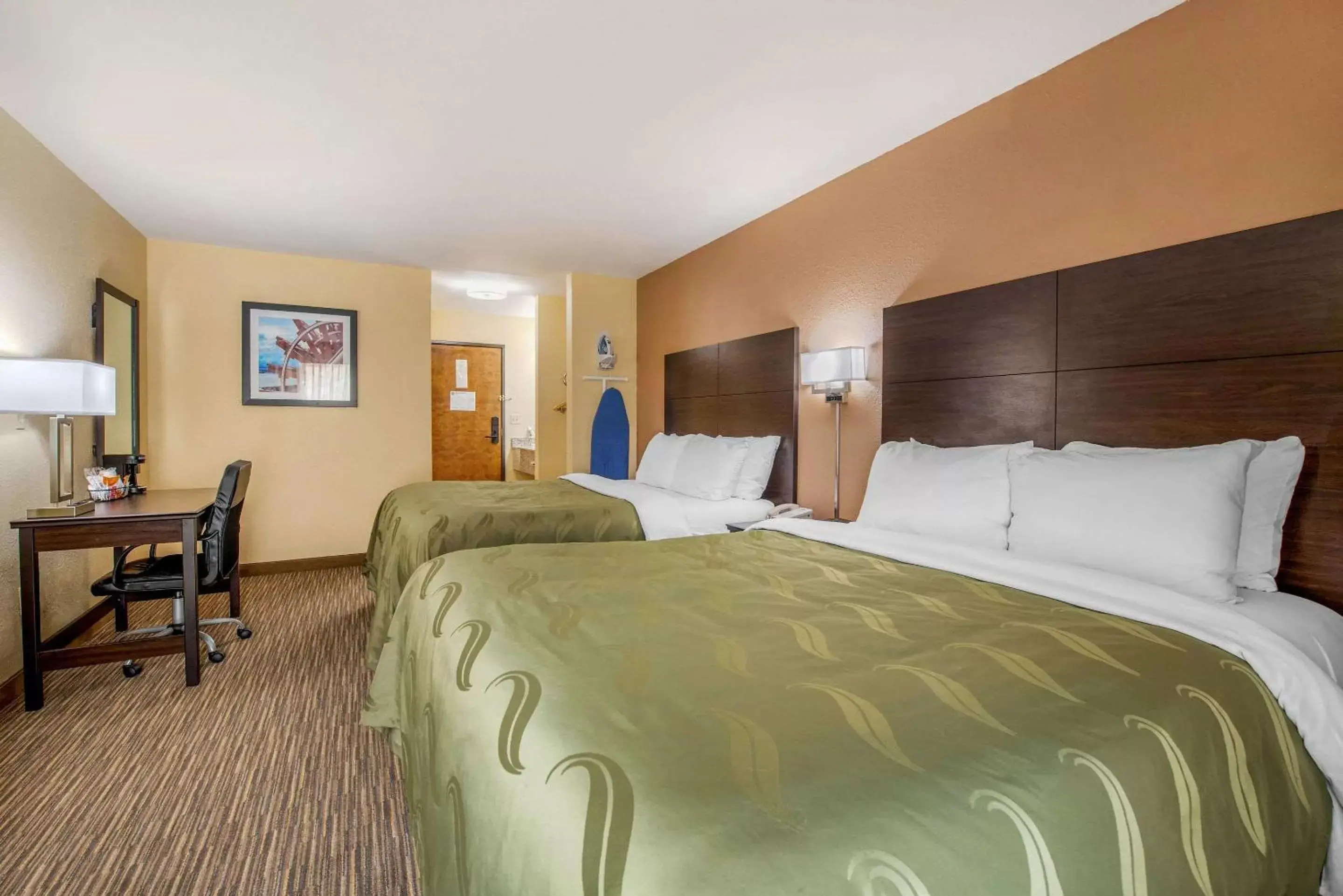 Photo of the whole room, Bed in Quality Inn & Suites