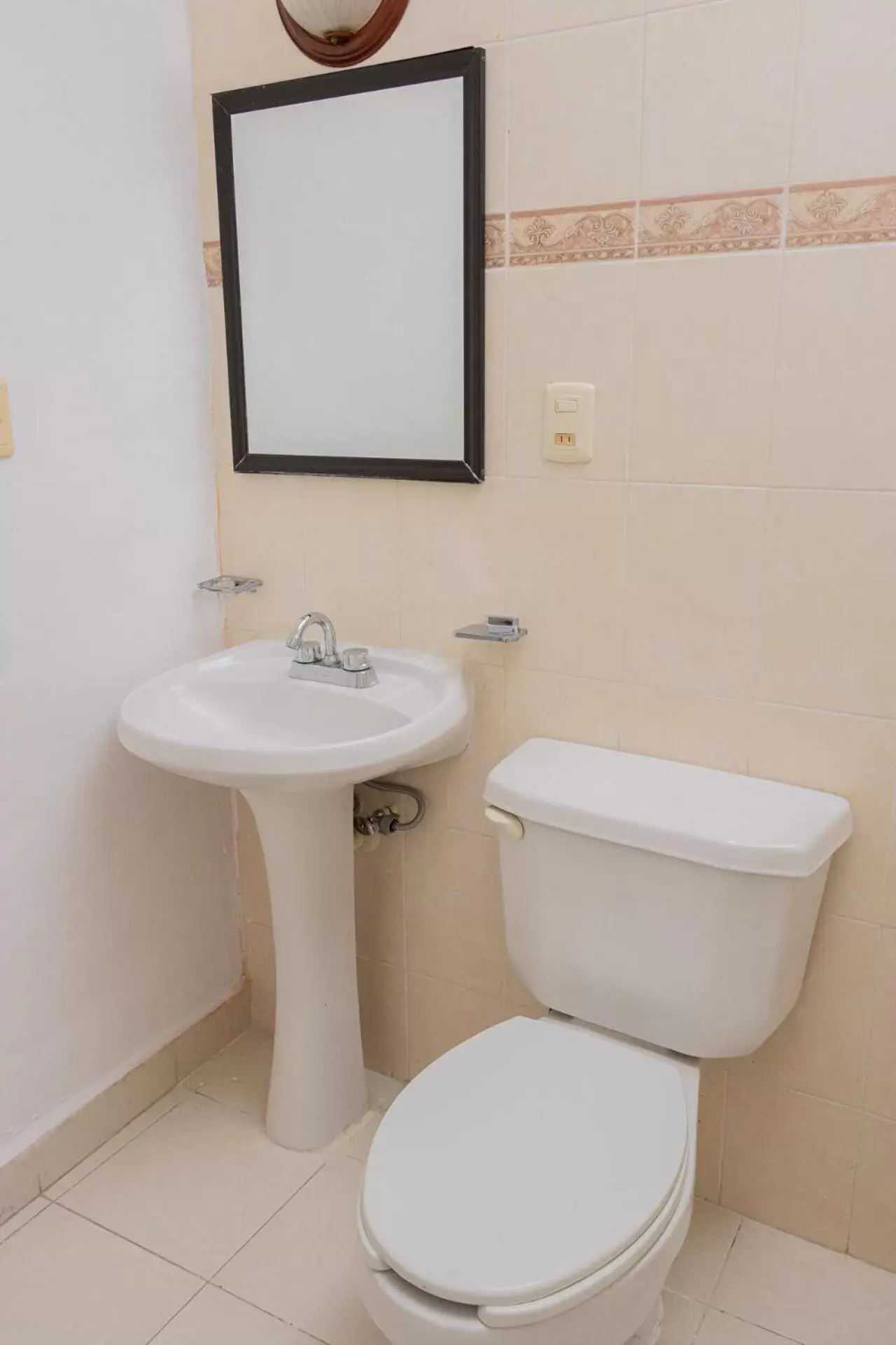 Bathroom in OYO Hotel Marías,Aeropuerto Internacional de Chetumal