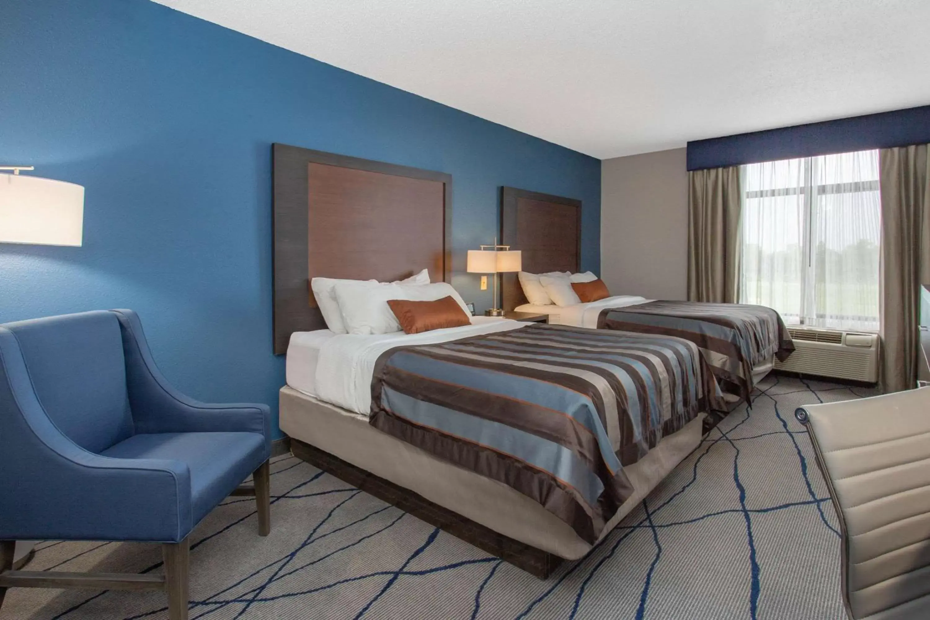 Photo of the whole room, Bed in Wingate by Wyndham Indianapolis Airport Plainfield