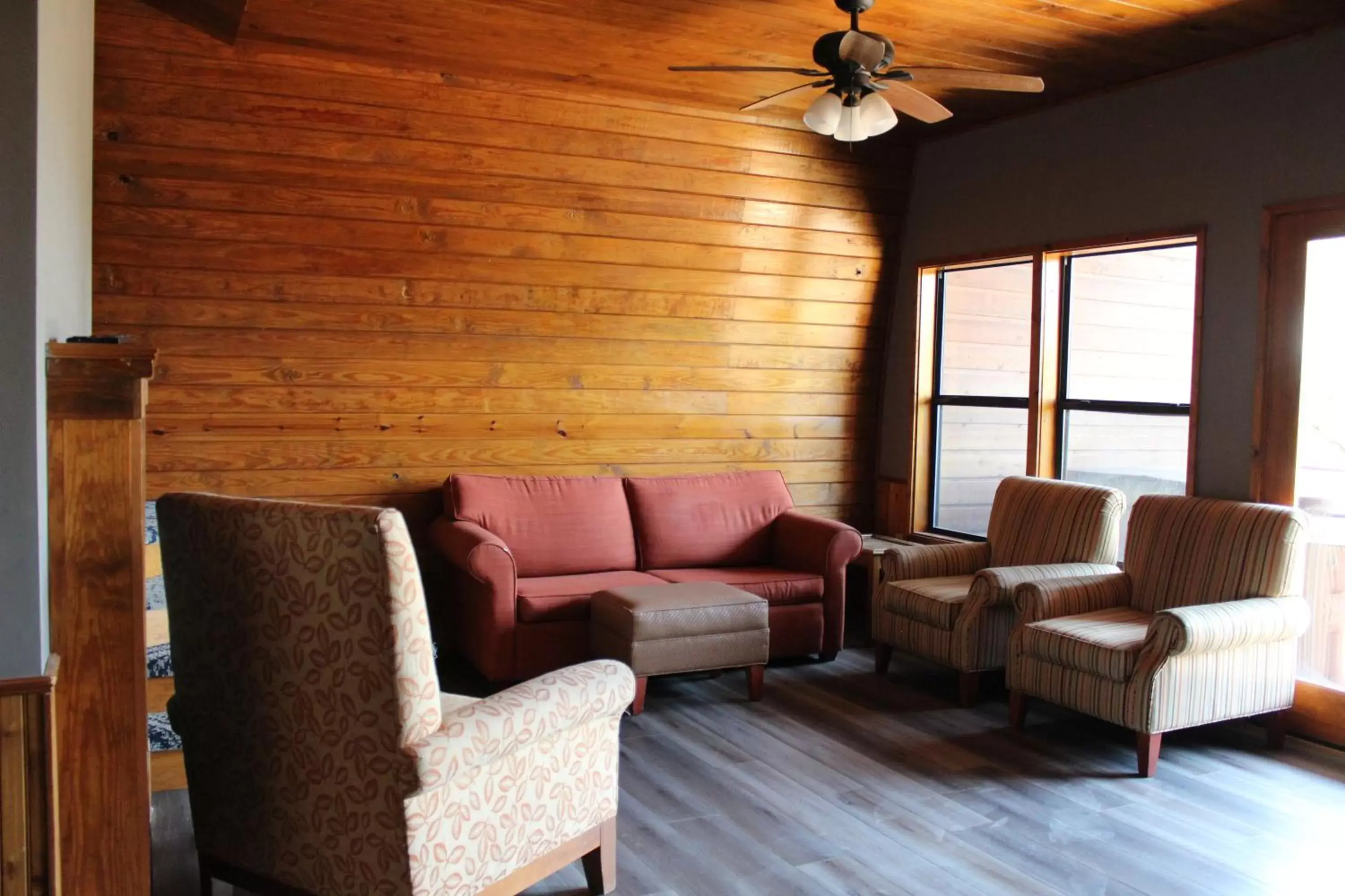 Seating Area in Canyon Lakeview Resort