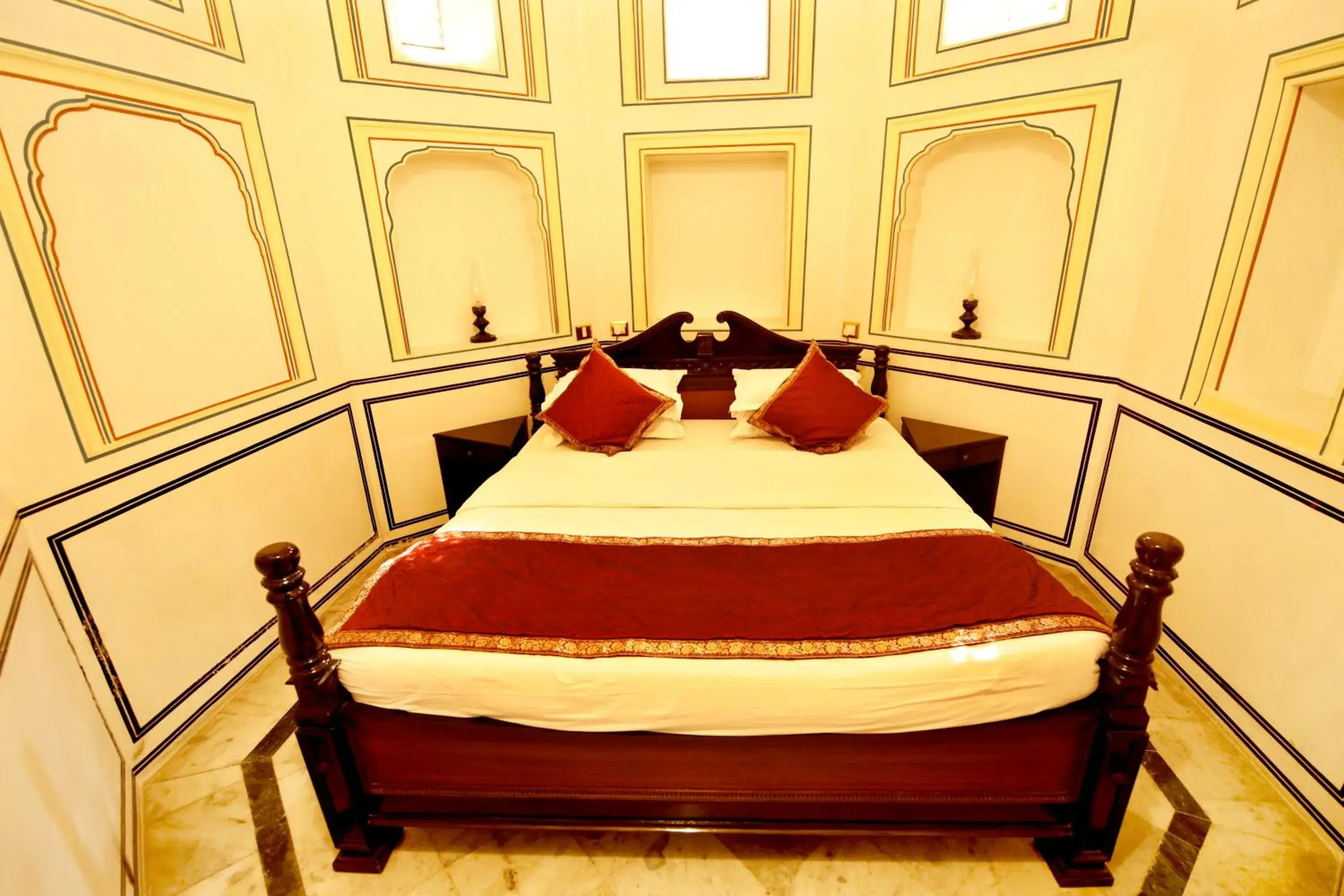 Bed in Hotel Narain Niwas Palace