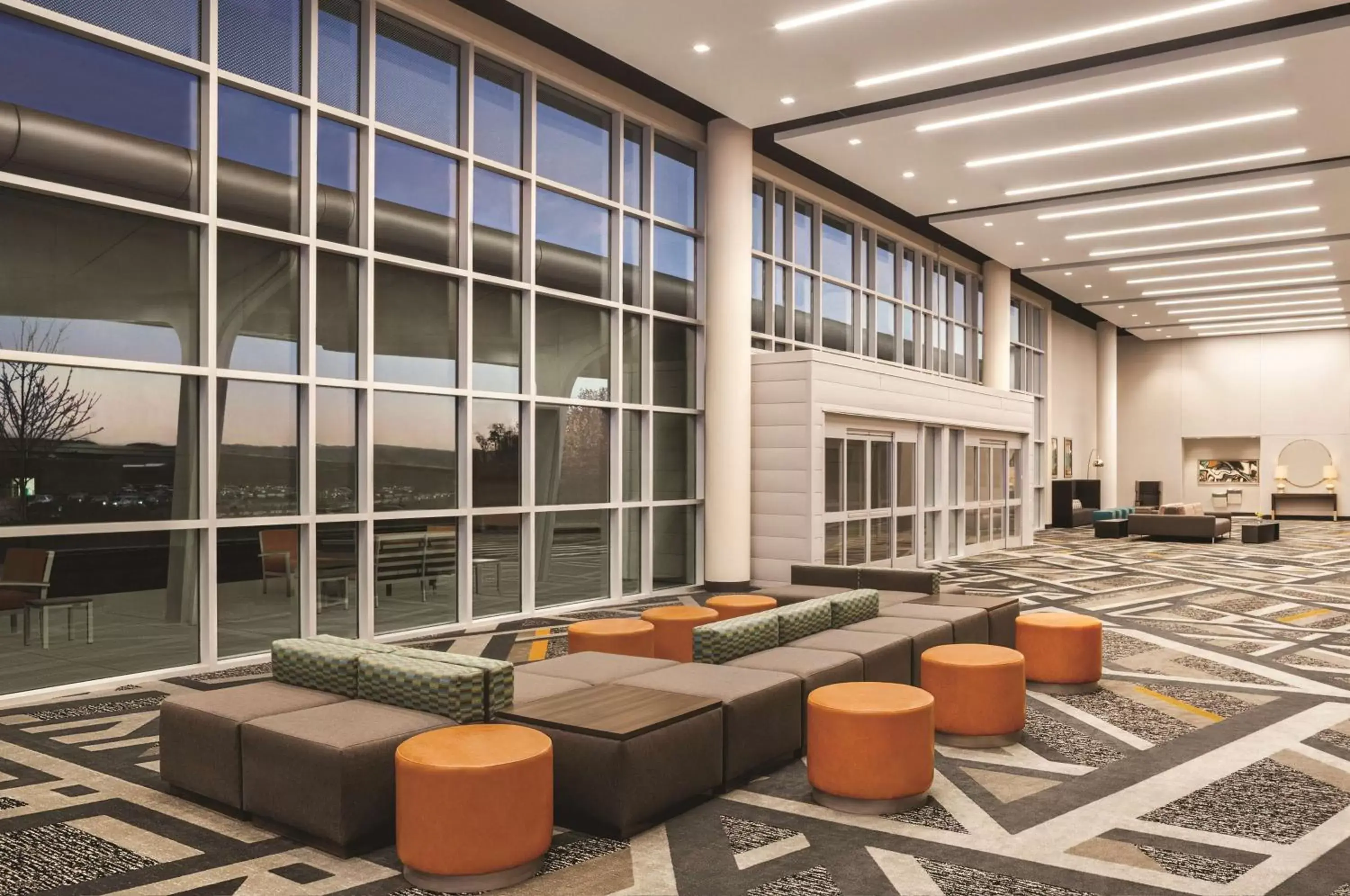 Meeting/conference room, Lounge/Bar in Hilton Knoxville Airport