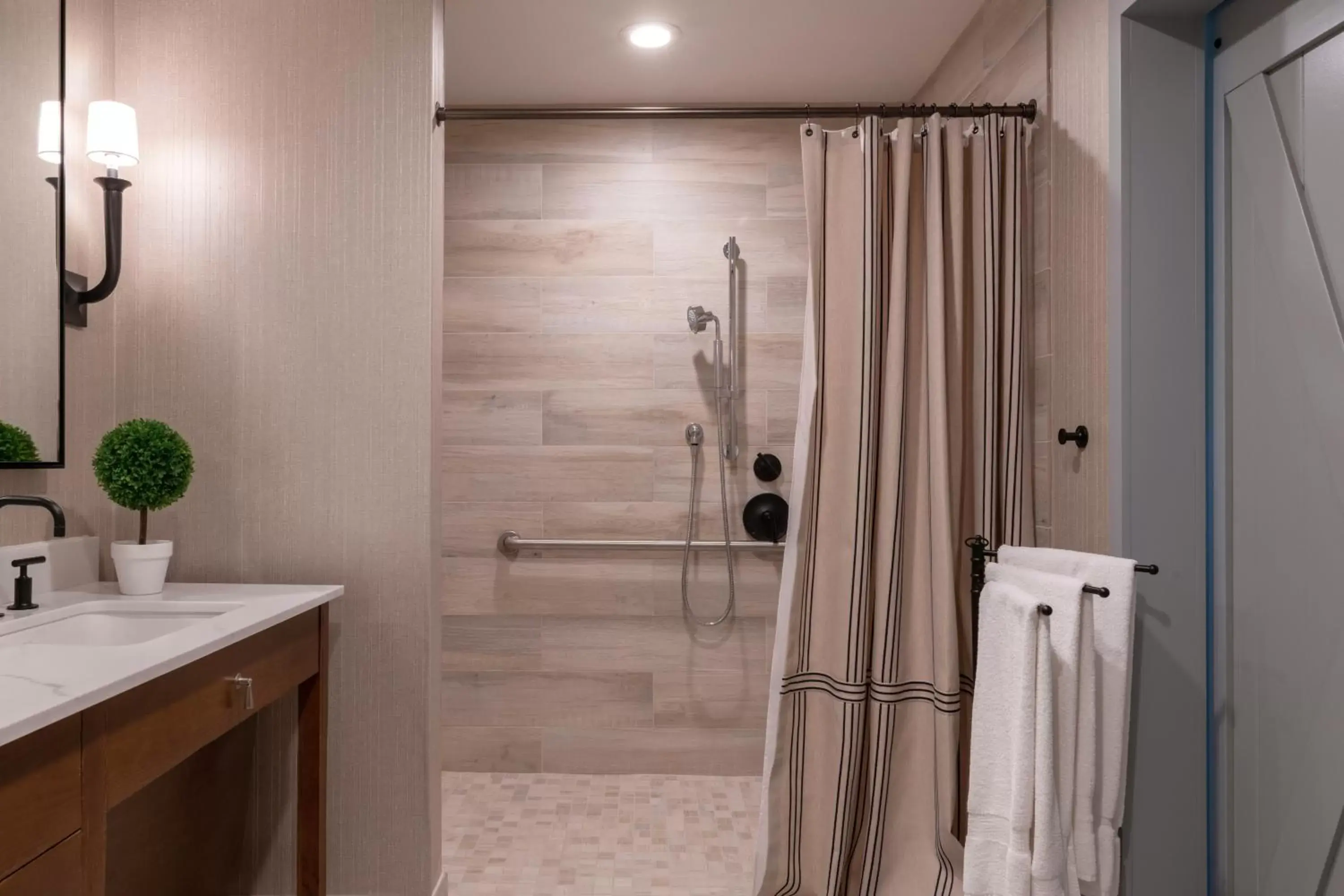 Shower, Bathroom in Best Western Dry Creek Inn