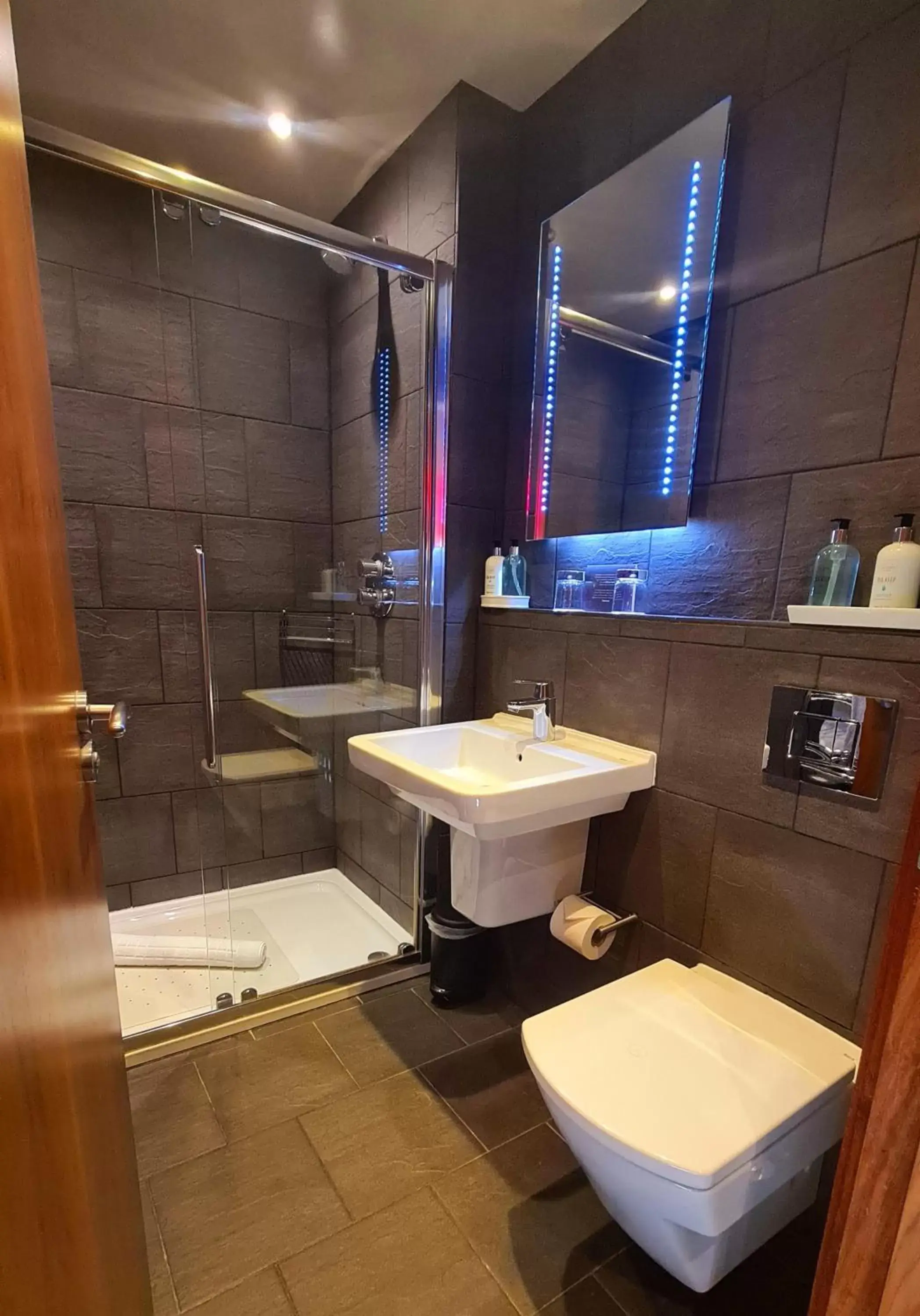 Shower, Bathroom in Orocco Pier