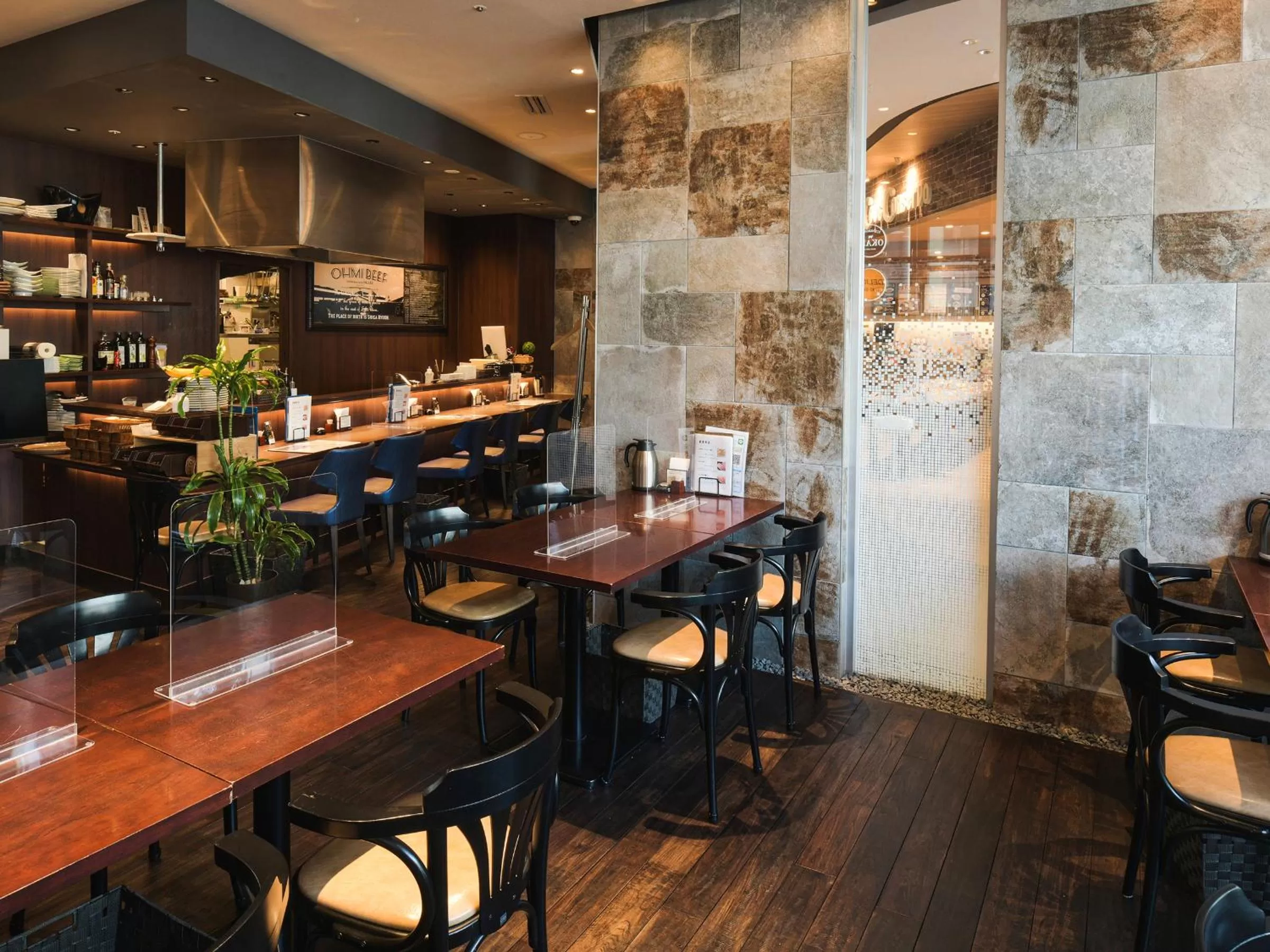 Restaurant/places to eat in Vessel Inn Shigamoriyama Station