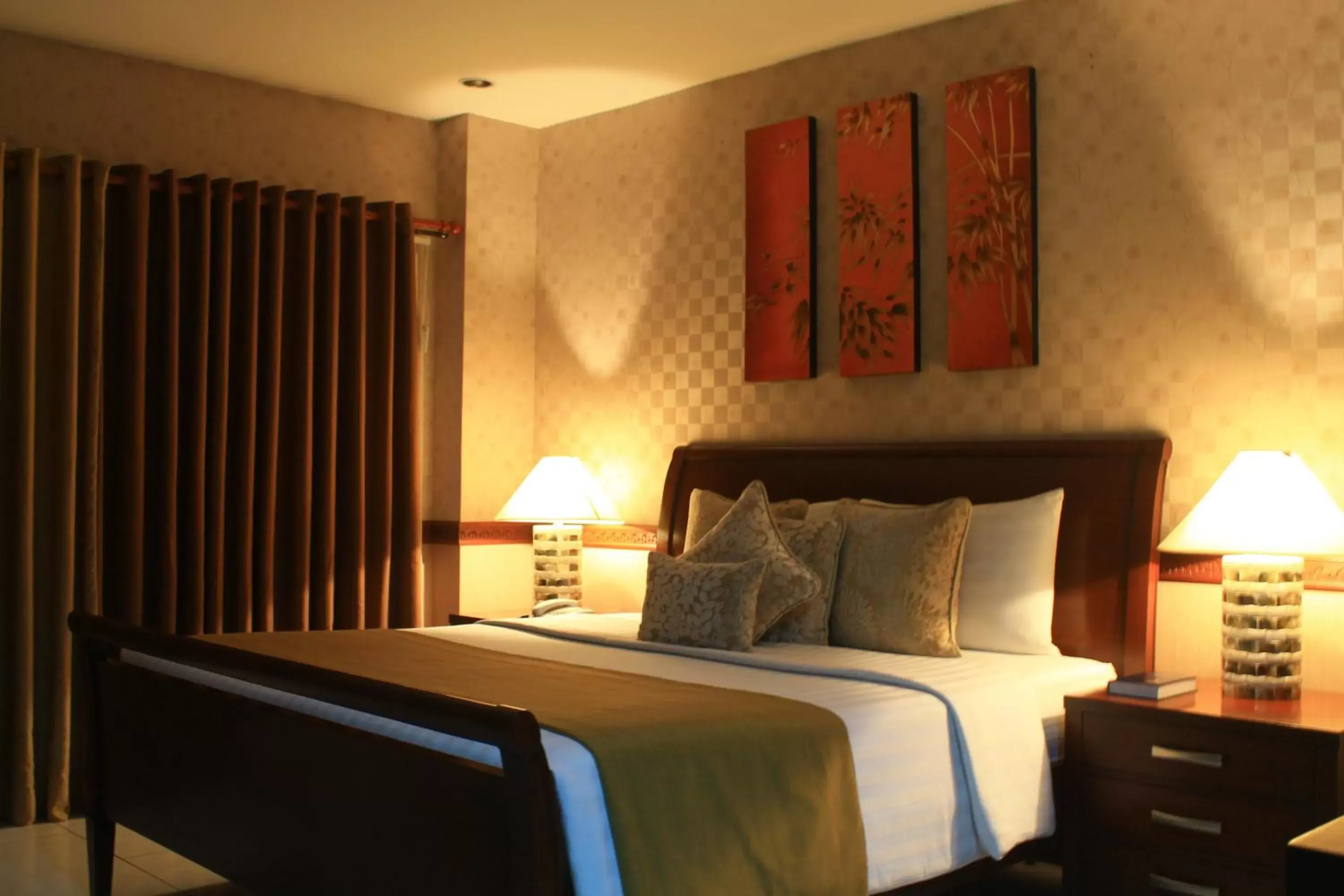 Photo of the whole room, Bed in Subic Residencias