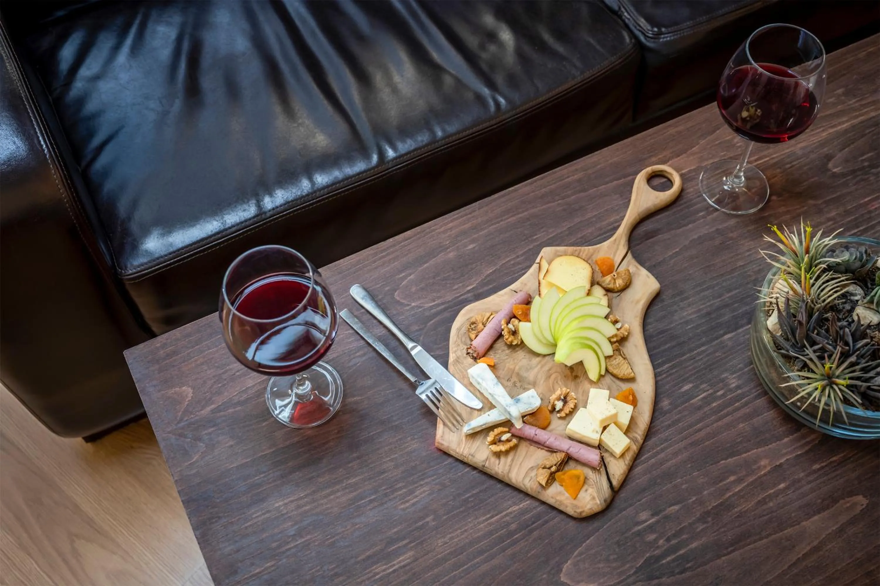 room service in Ansen Hotel and Suites