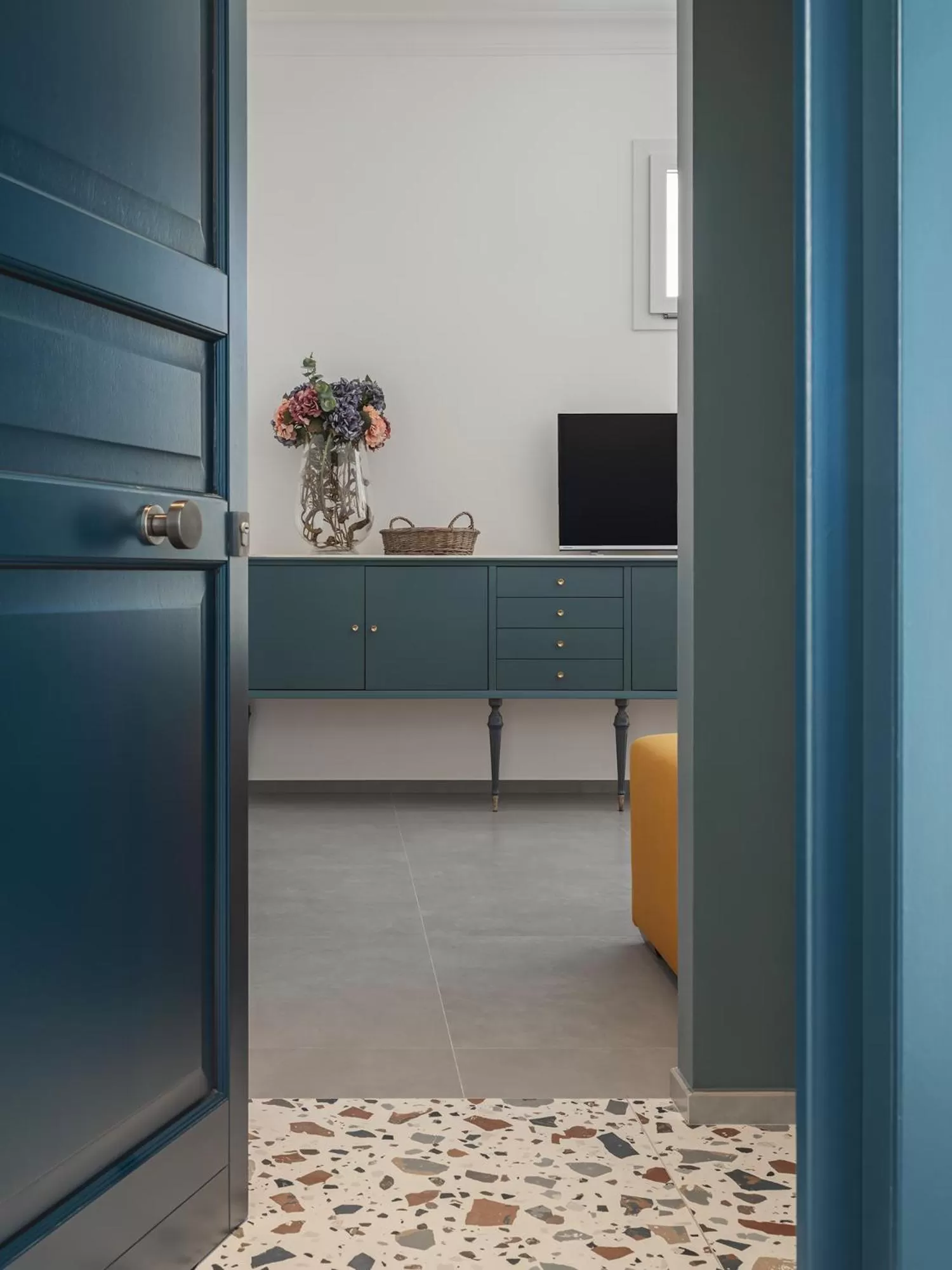 Communal lounge/ TV room in Living u HomeSuites