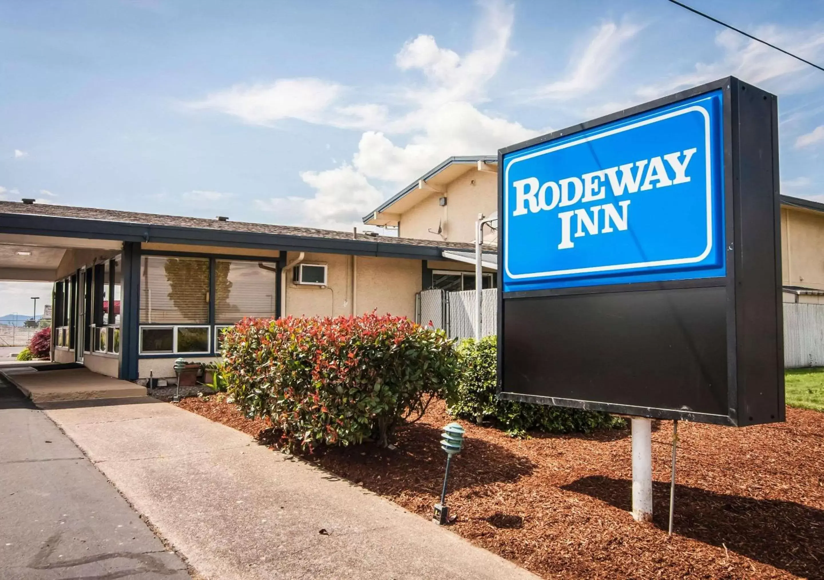Property Building in Rodeway Inn Albany