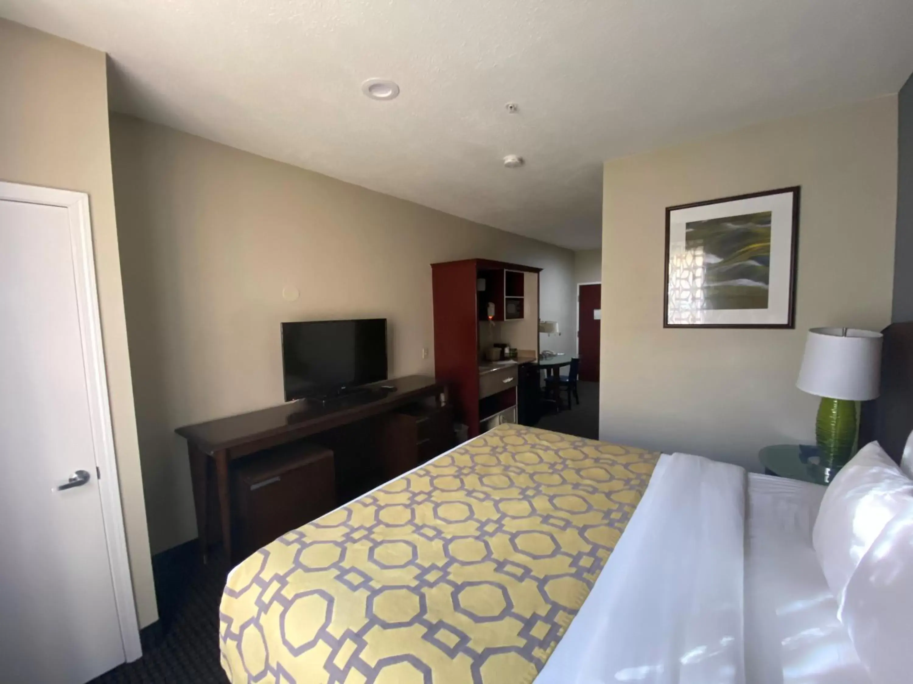 TV and multimedia in Baymont by Wyndham Colorado Springs