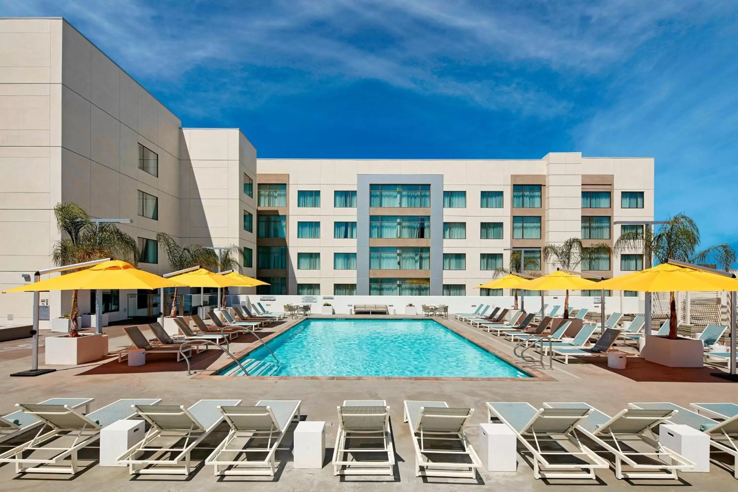 Swimming pool, Property Building in Residence Inn by Marriott at Anaheim Resort/Convention Center