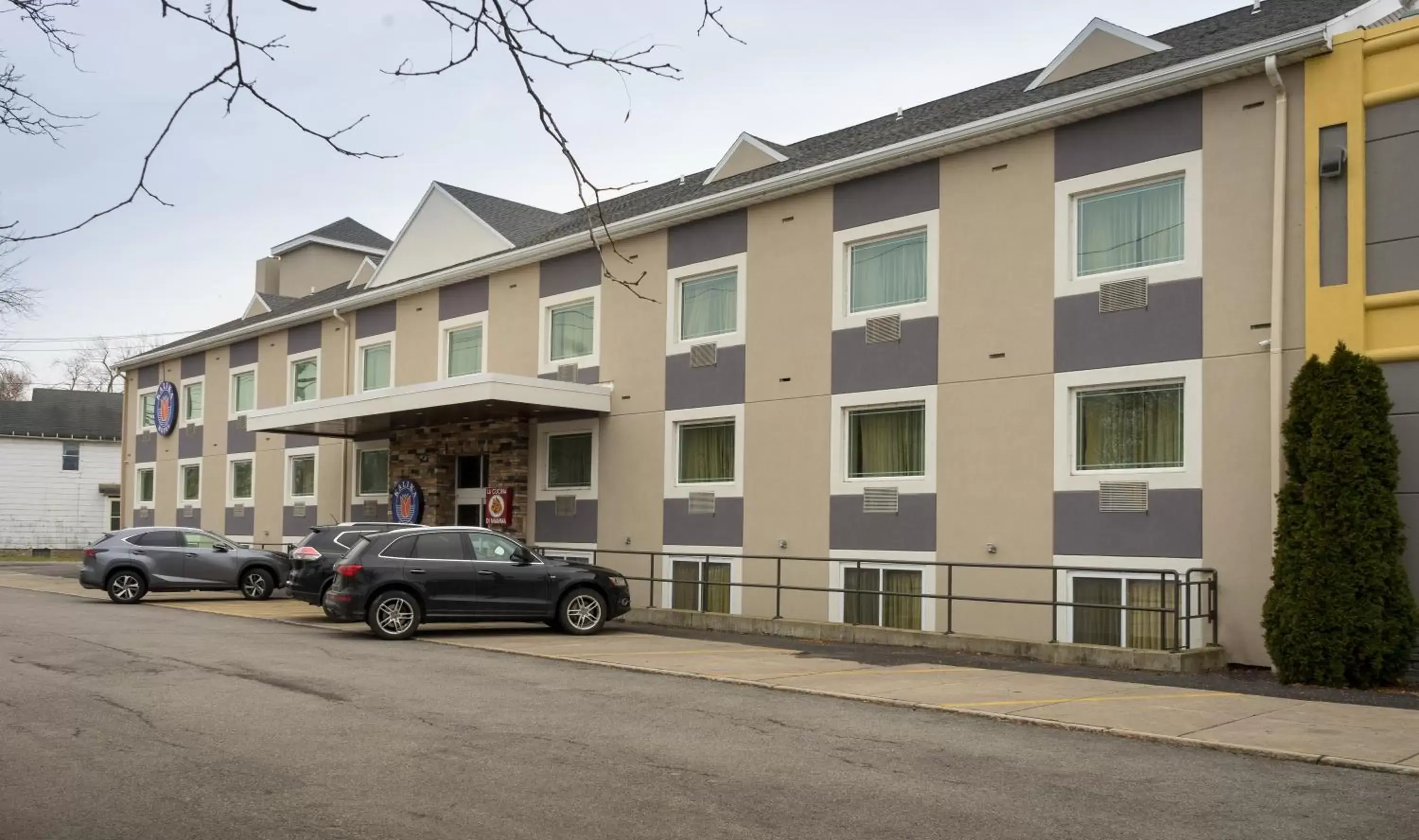 Facade/entrance, Property Building in Kalika Hotel