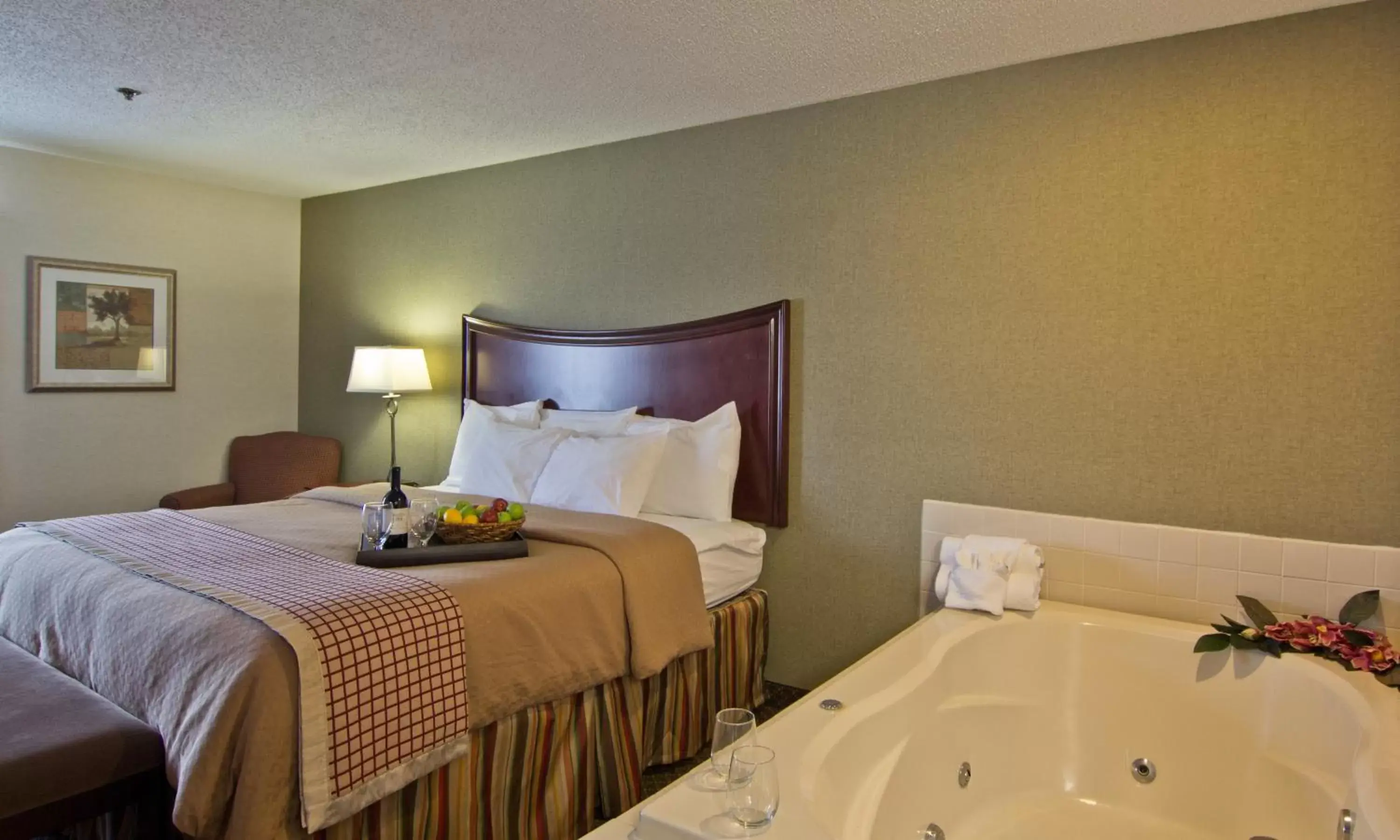 Photo of the whole room, Bed in Christopher Inn and Suites