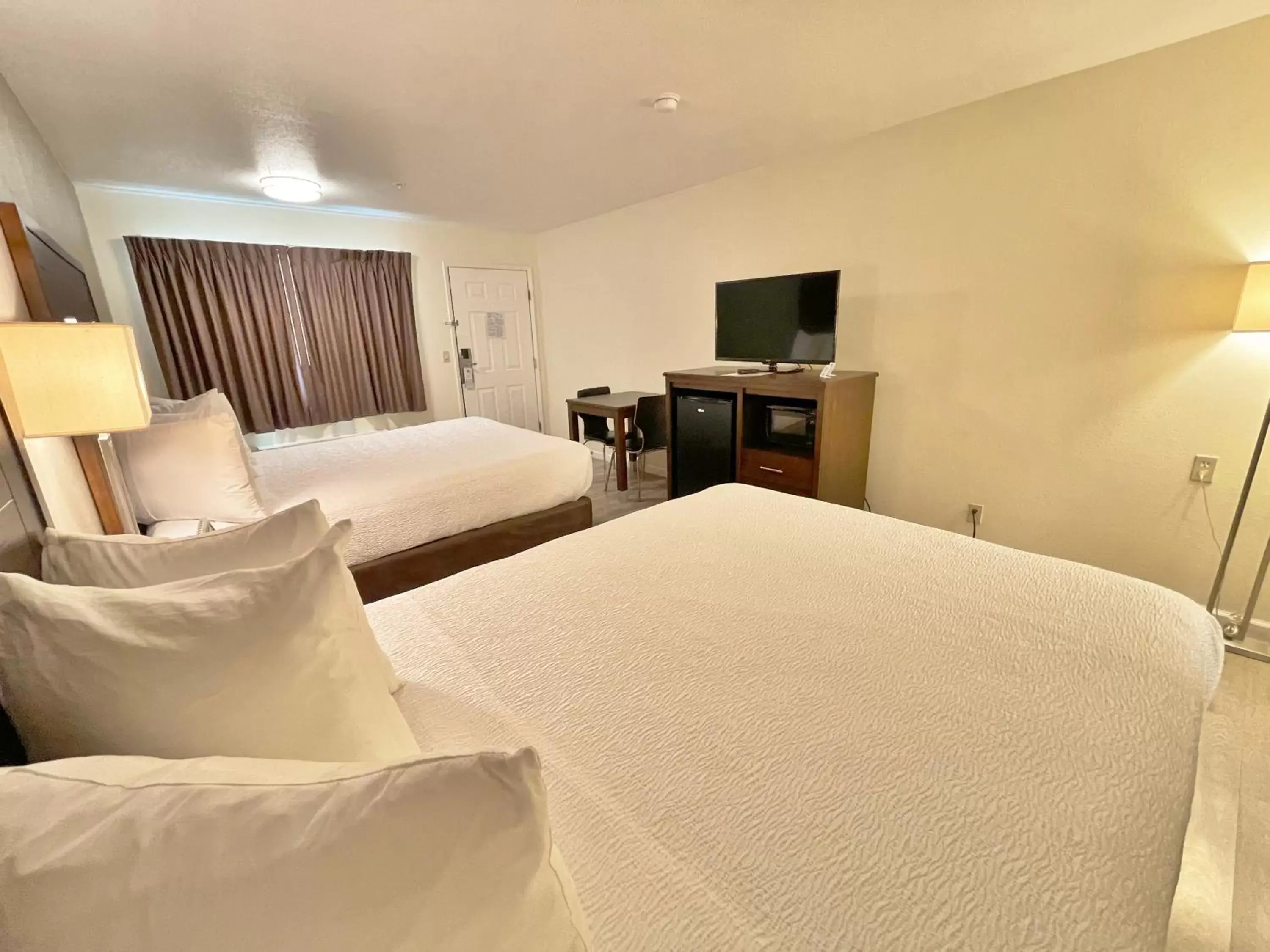 Guests, Bed in SureStay Hotel by Best Western Williams