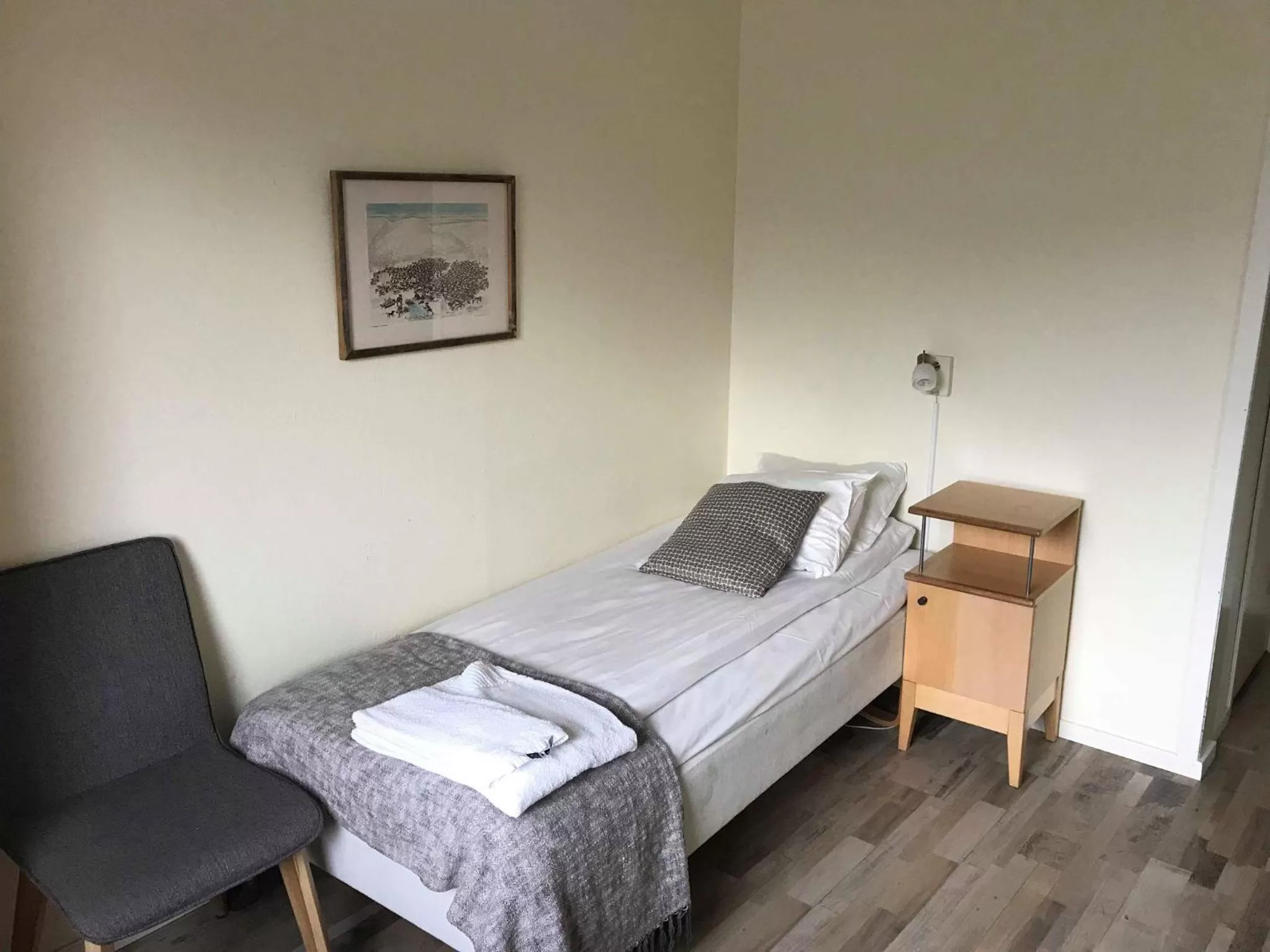 Photo of the whole room, Bed in STF Malmfältens Folkhögskola