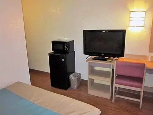 TV and multimedia, TV/Entertainment Center in Motel 6-Del Rio, TX