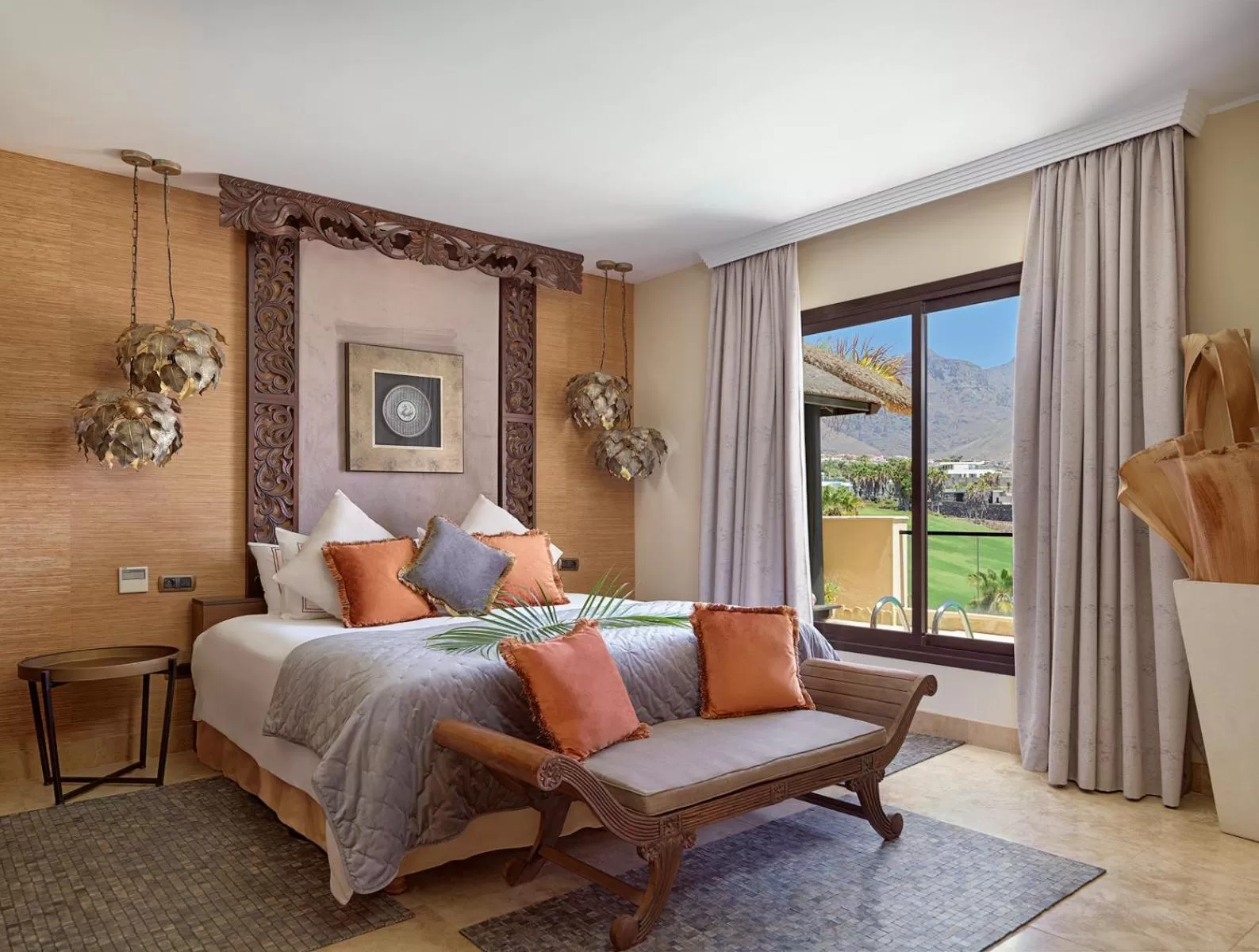 Bedroom, Bed in Royal Garden Villas, Luxury Hotel