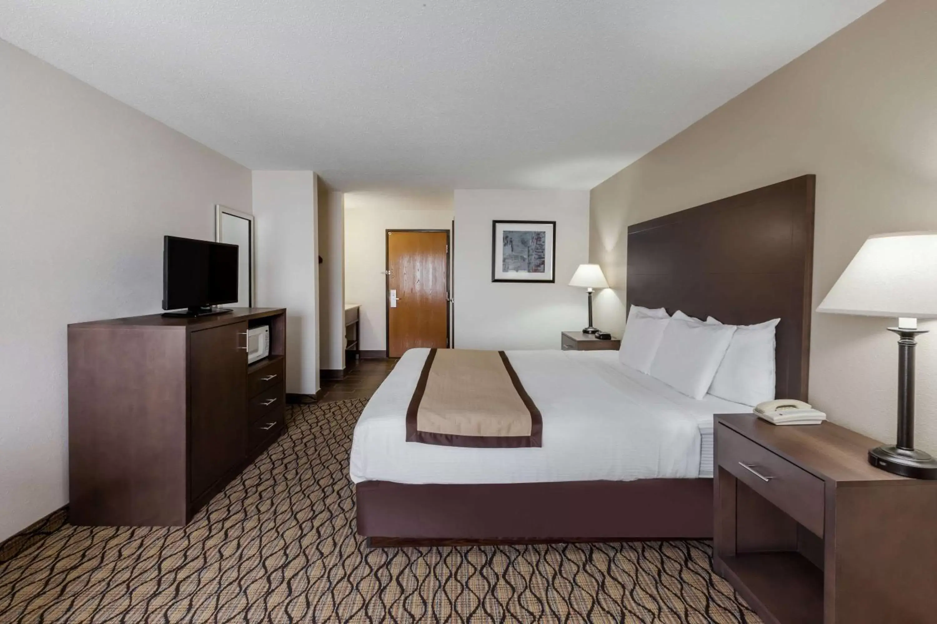 Photo of the whole room, Bed in Baymont by Wyndham Auburn Photo of the whole room, Bed in Baymont by Wyndham Auburn