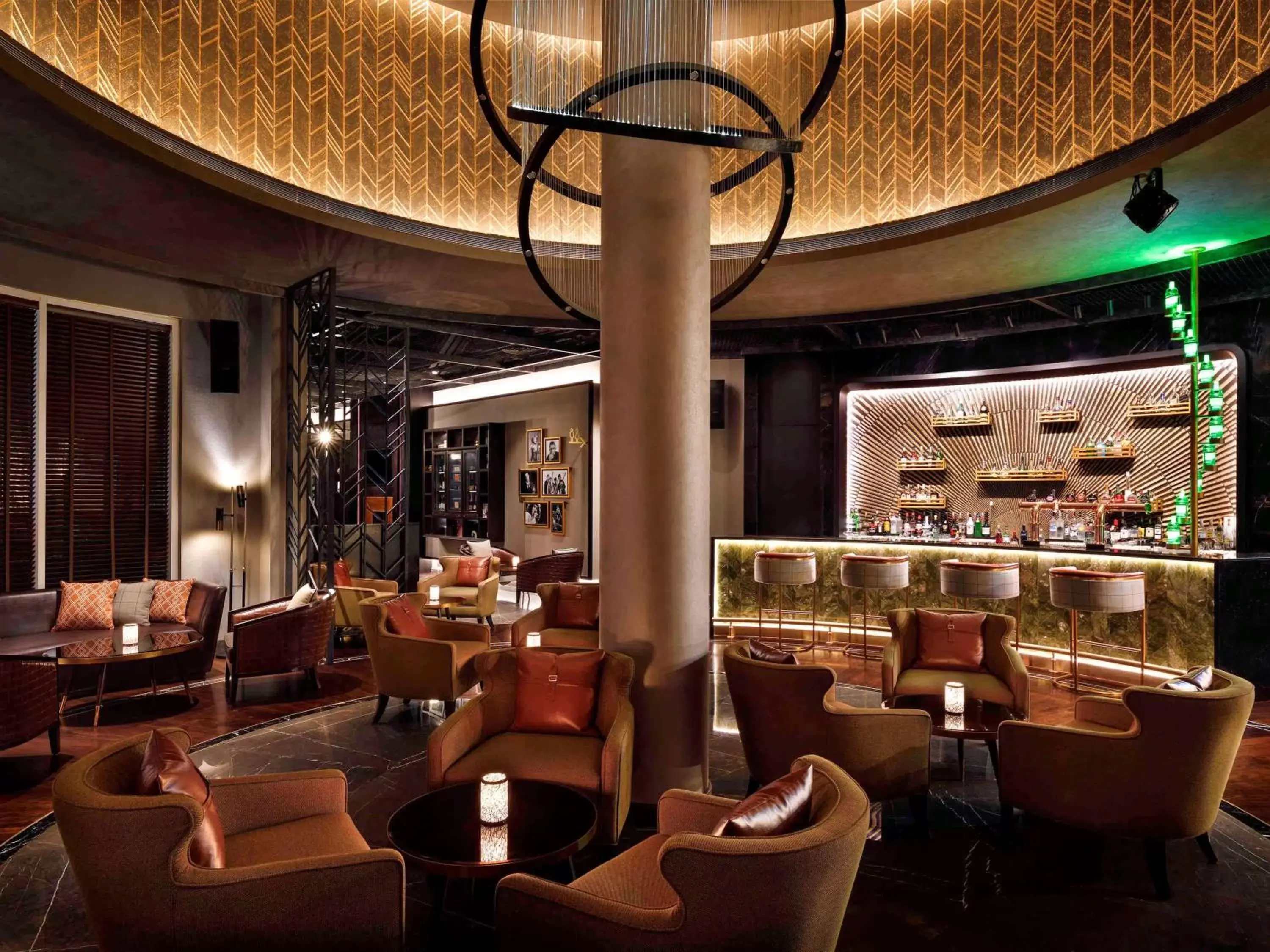 Lounge or bar, Restaurant/Places to Eat in Mövenpick Hotel Bahrain